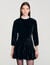 Kurzes Samtkleid mit Perlen