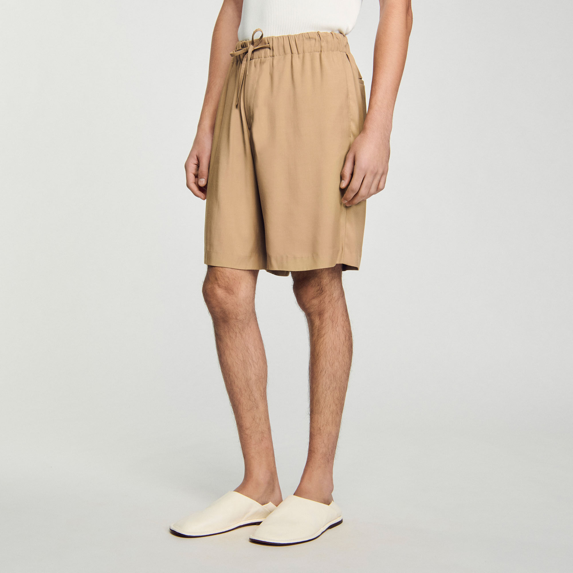 Fließende Bermudashorts