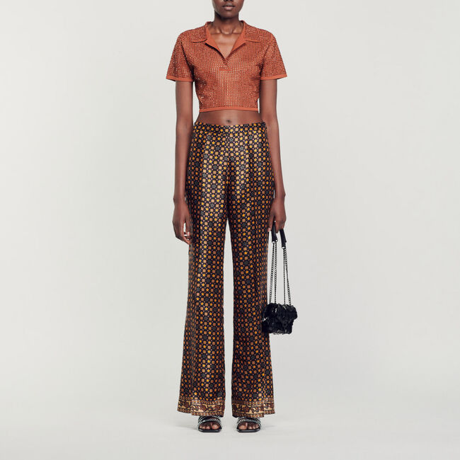 Kurzer Pullover mit Strassverzierung