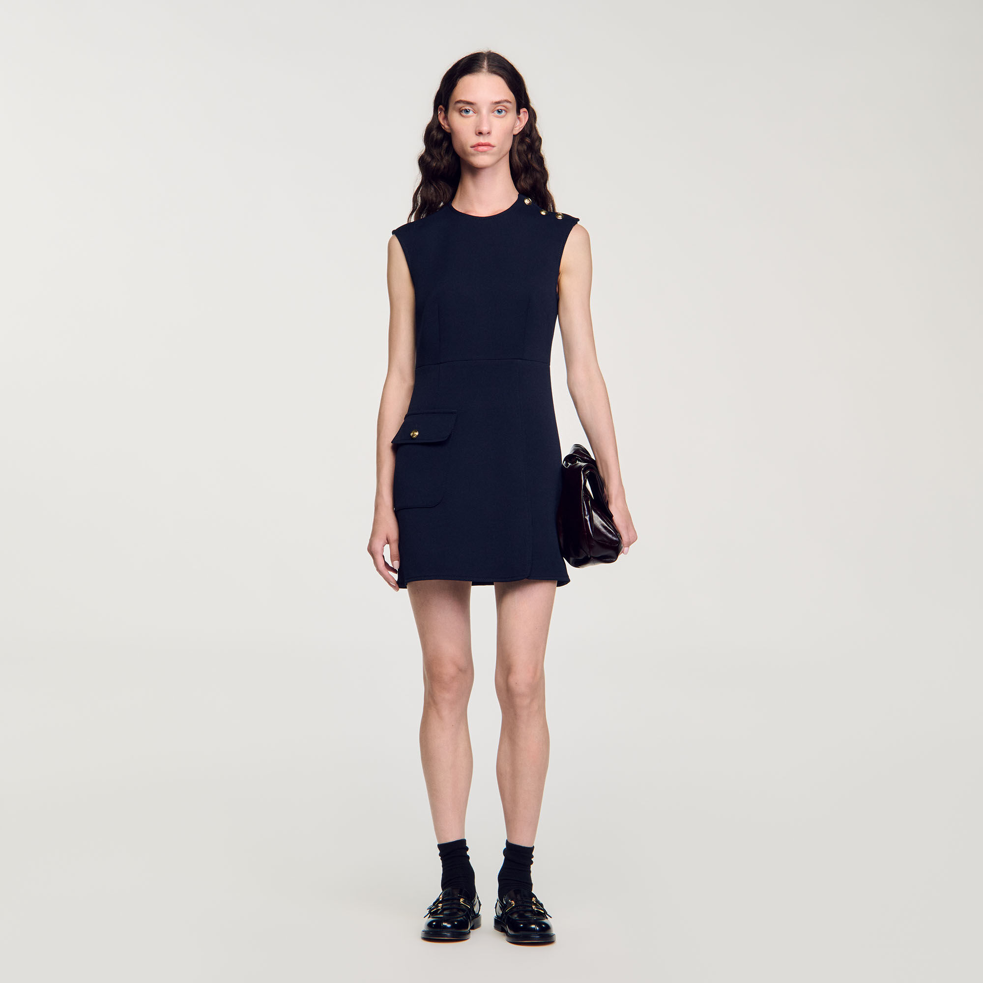 Kurzes Kleid mit Knopfverschluss