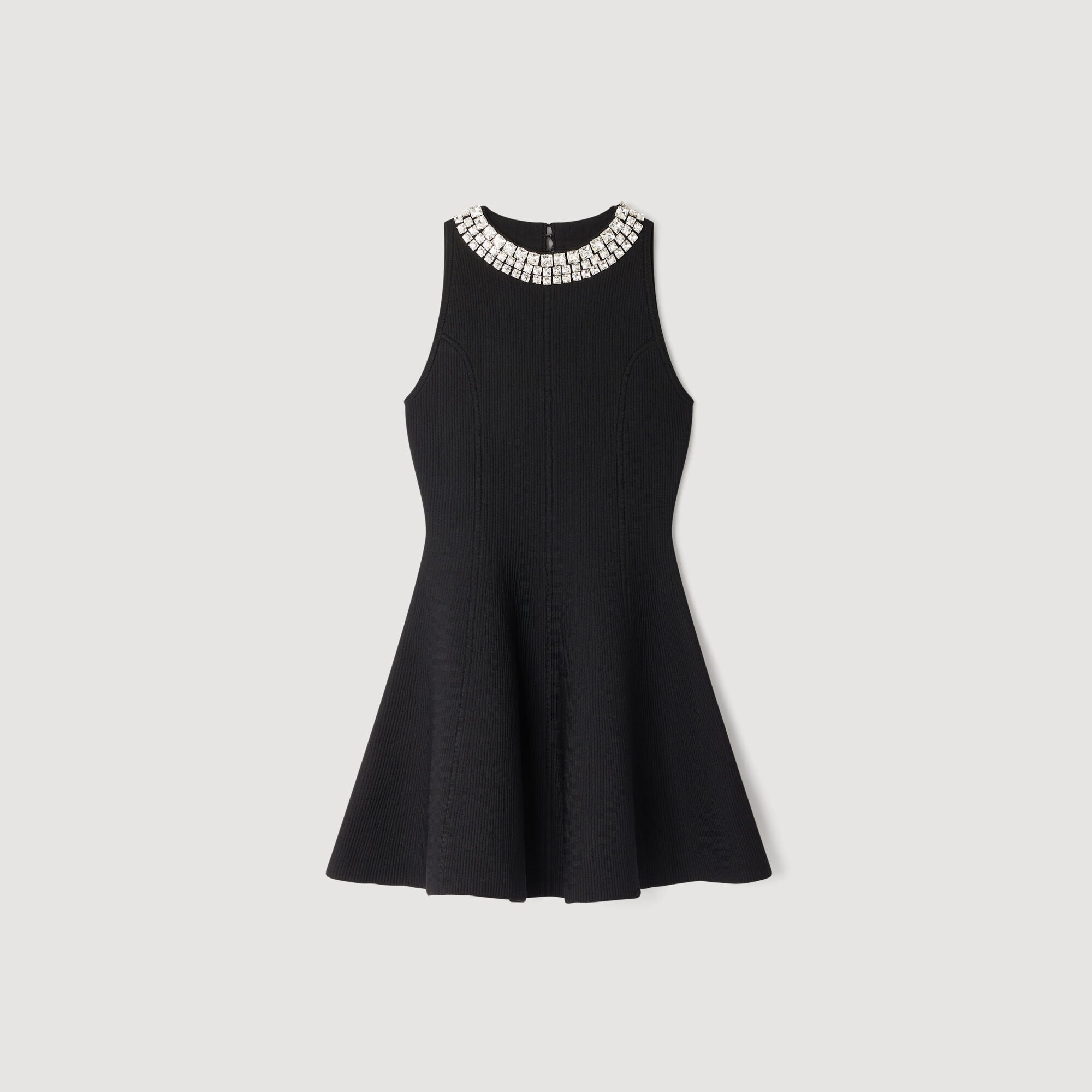Kurzes Kleid mit Perlenkragen