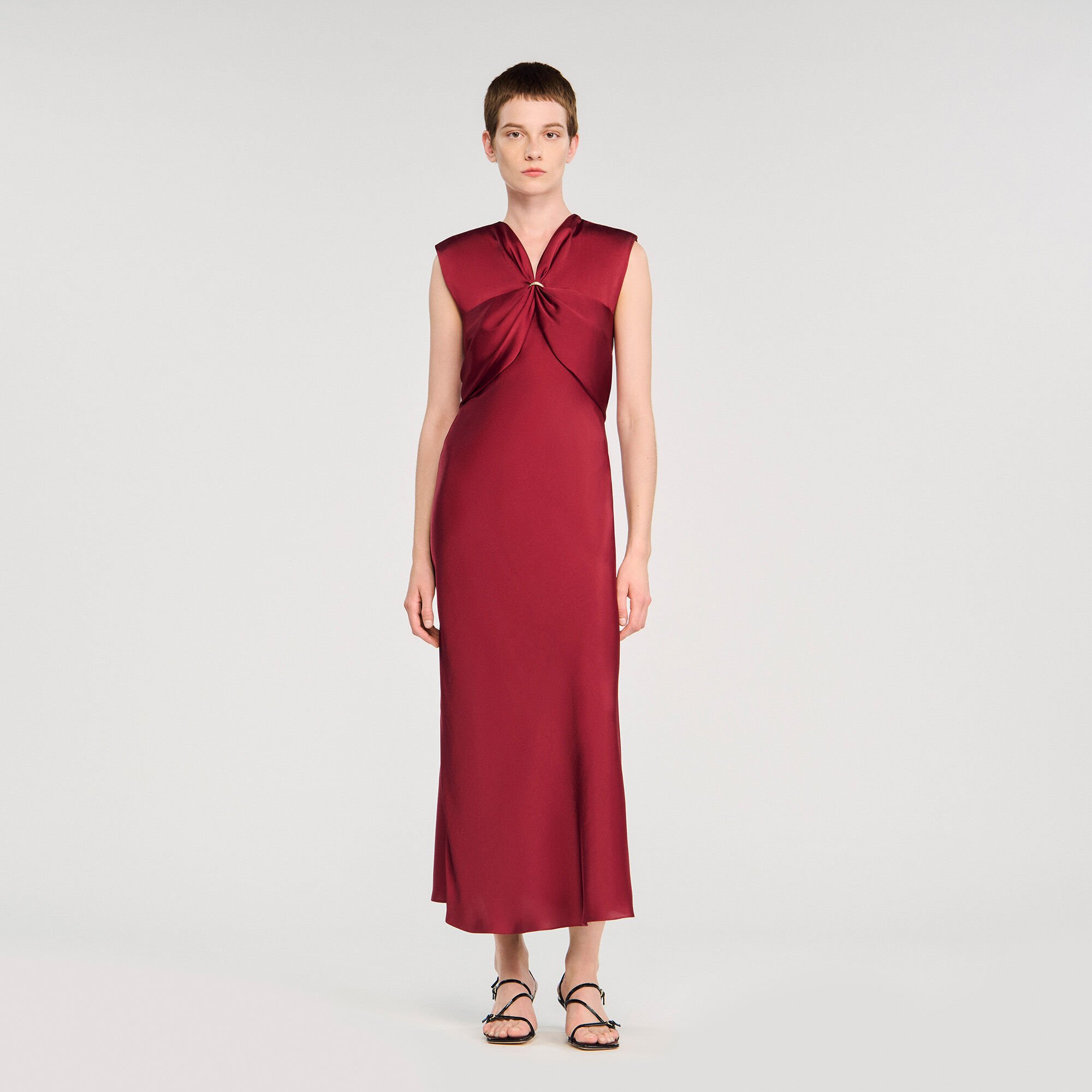 Langes Kleid mit V-Ausschnitt