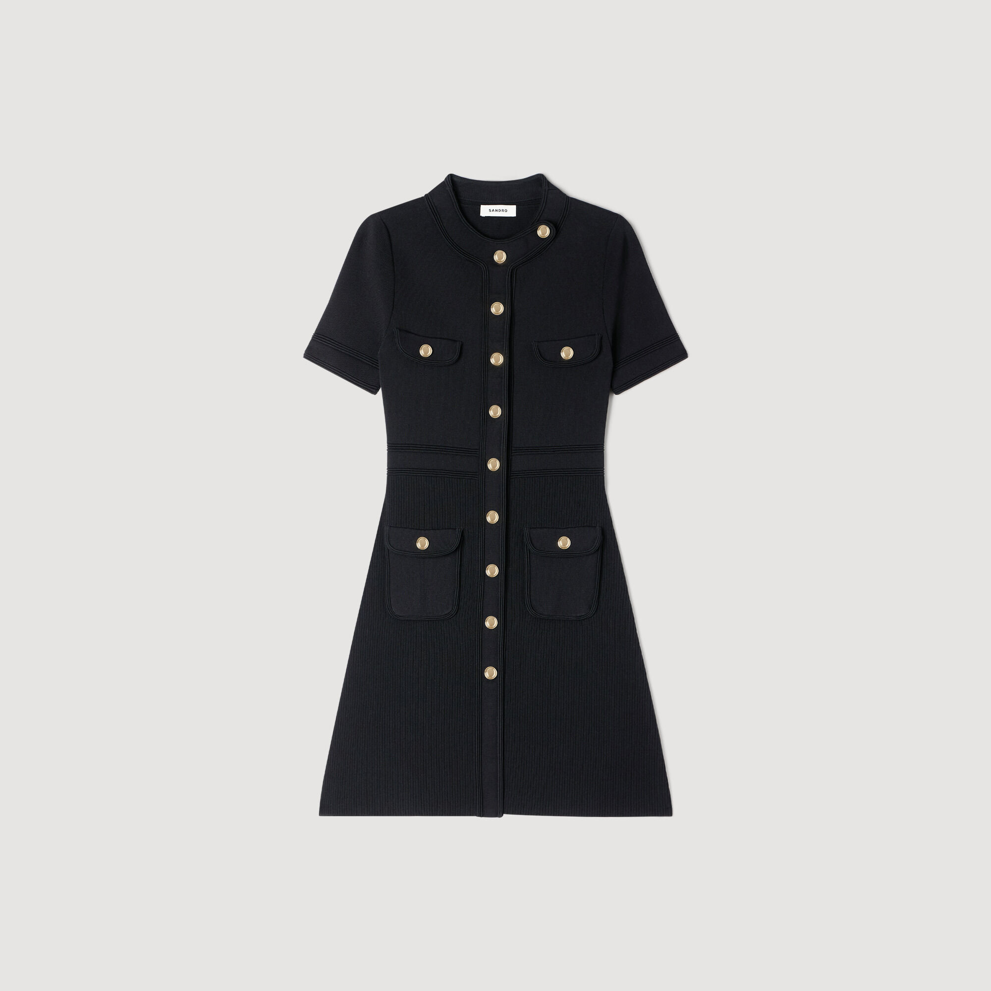 Kurzes Strickkleid mit Knopfleiste