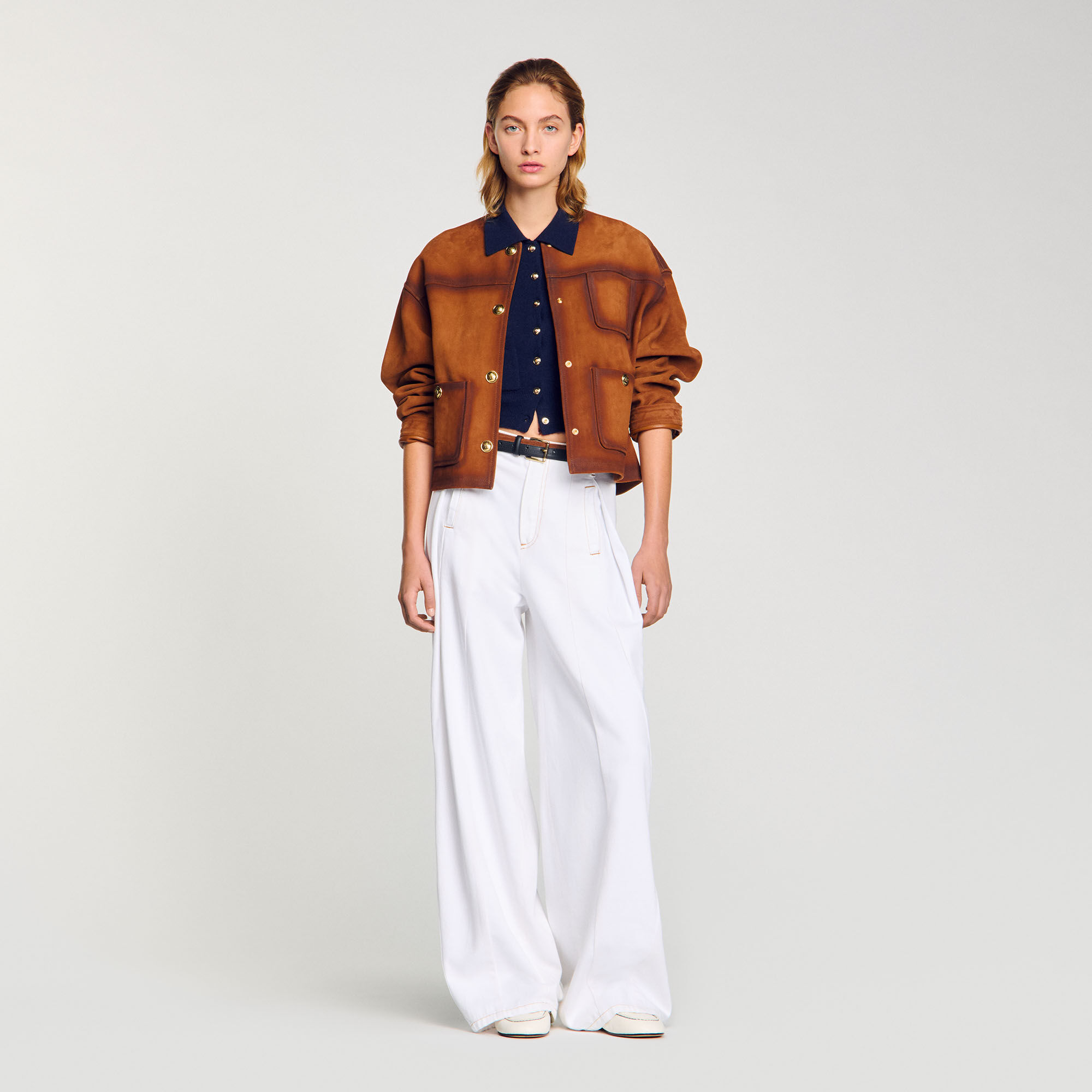 Weite Jeans mit Ziernähten