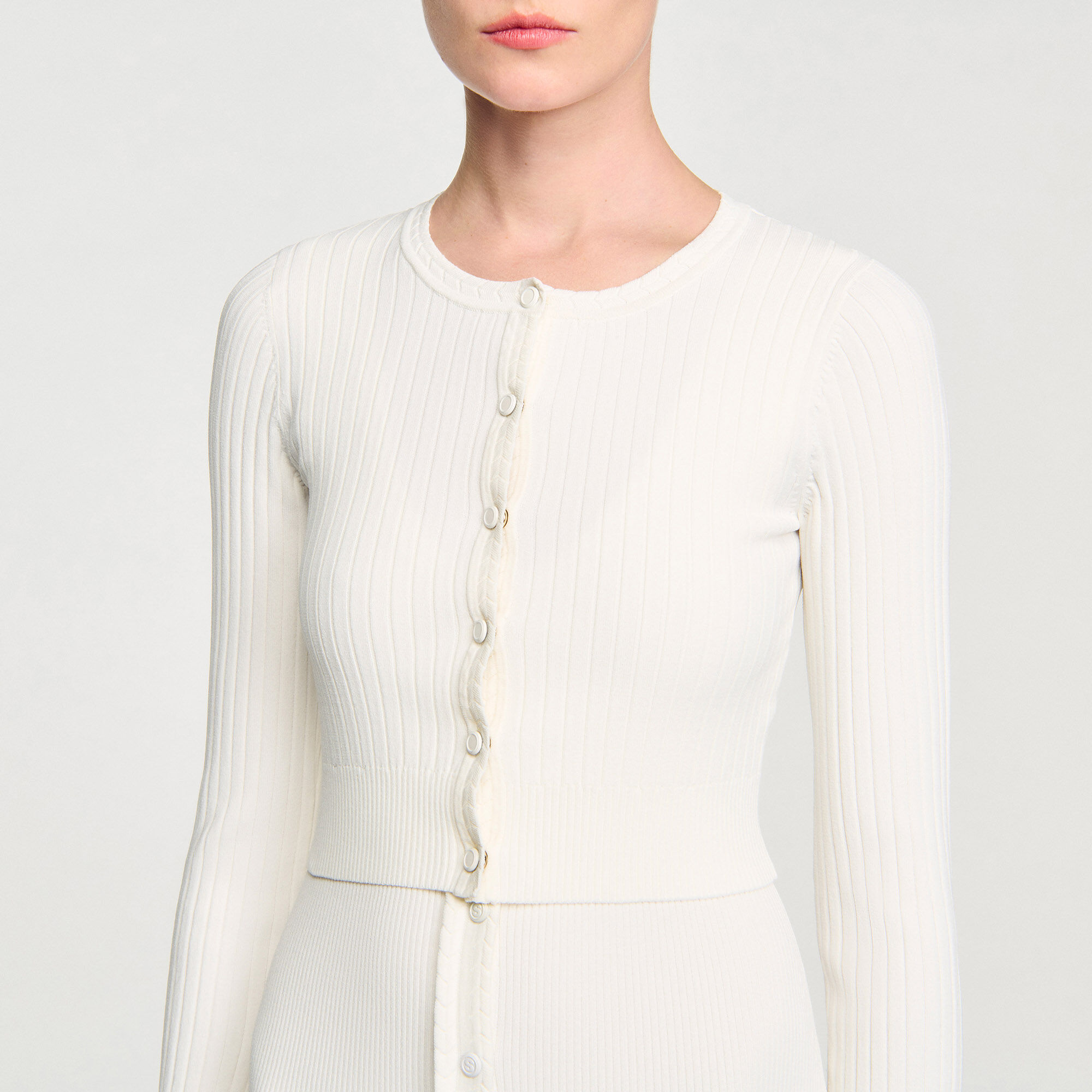 Kurzer Cardigan aus Rippstrick