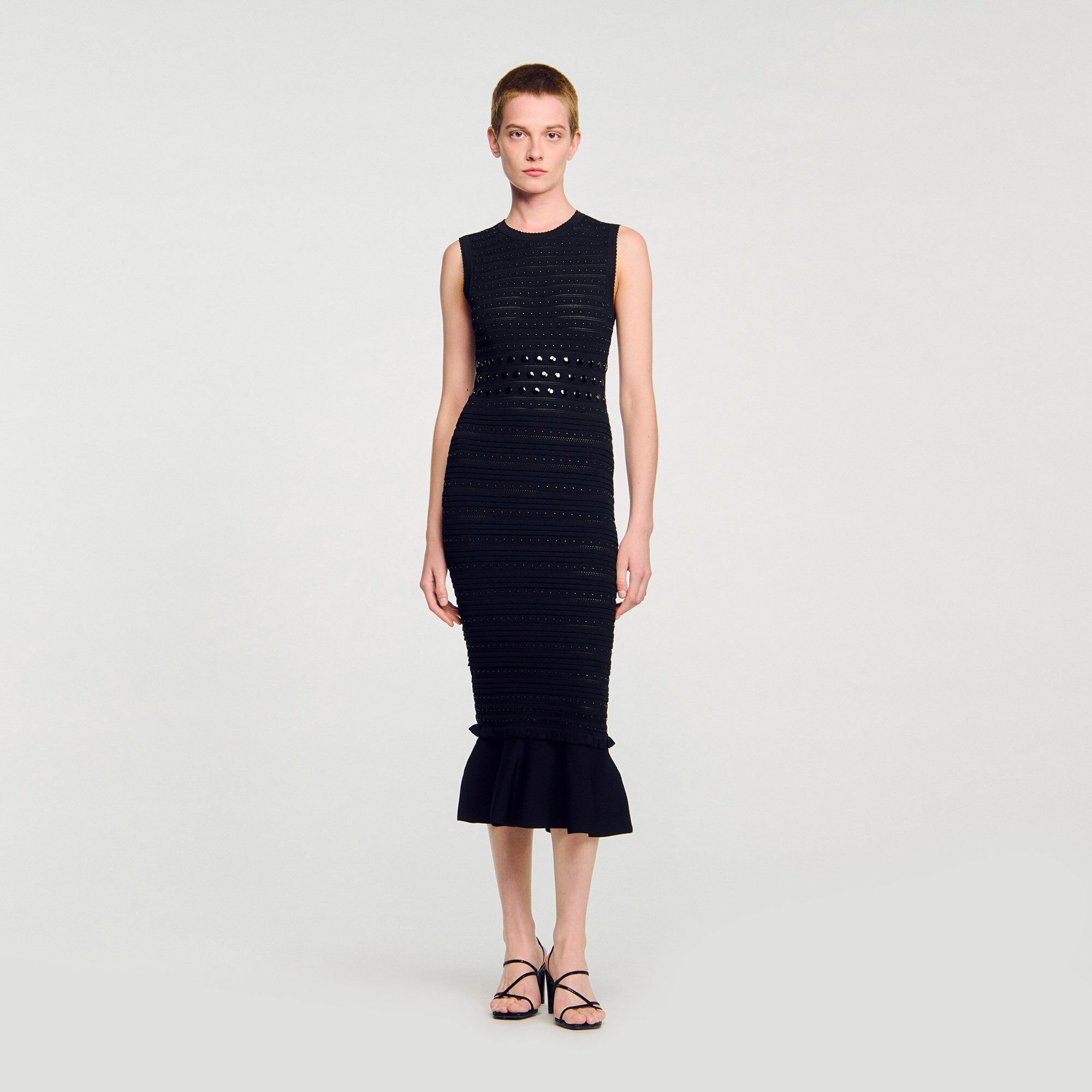 Langes Strickkleid mit Nieten