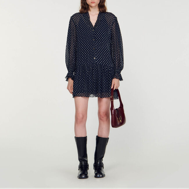 Kurzes Pünktchenkleid