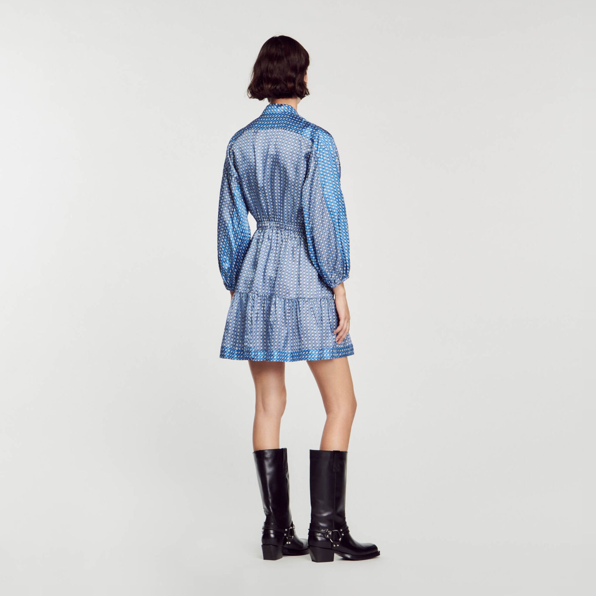 Kurzes Kleid mit Krawatten-Print