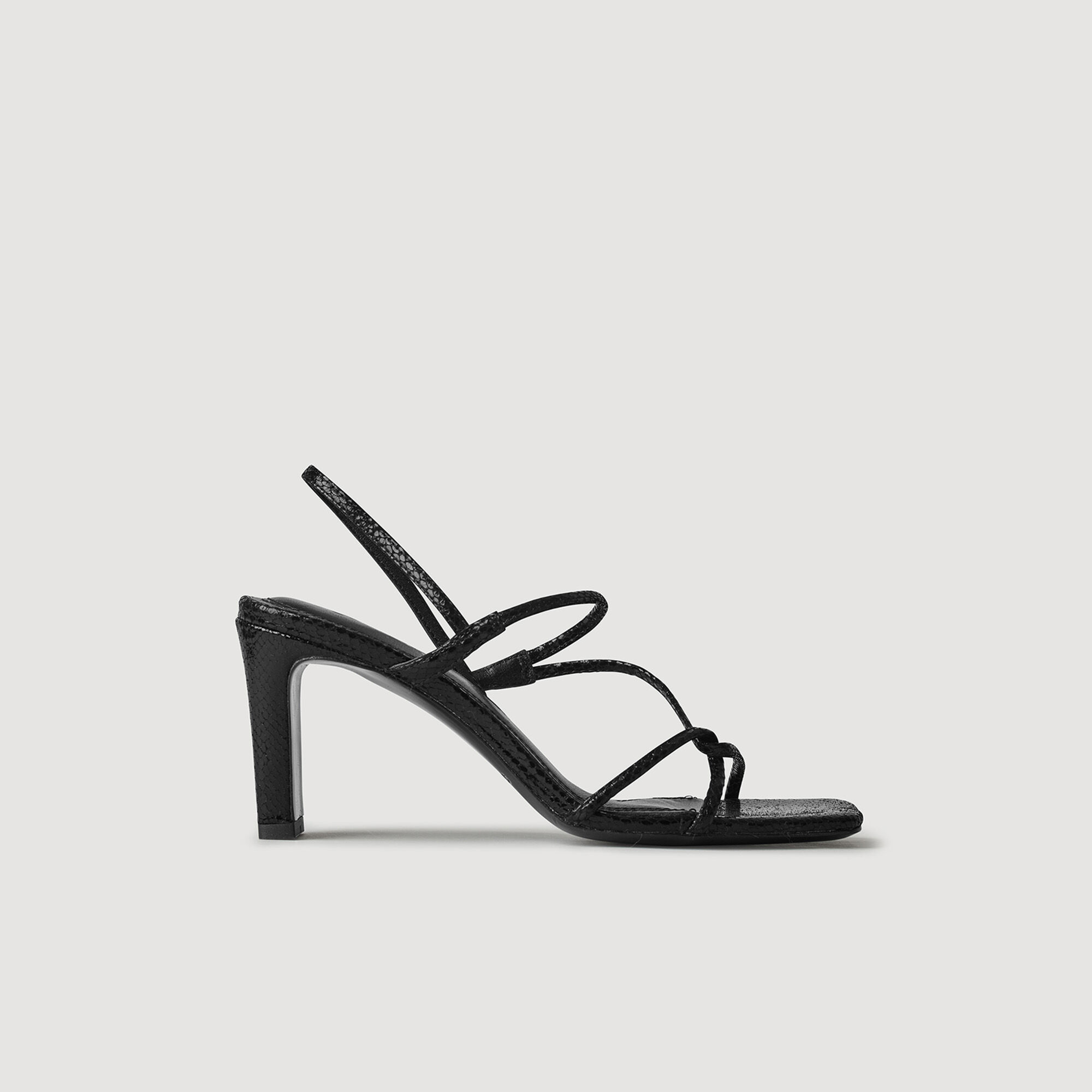 Sandalen mit schmalen Riemchen