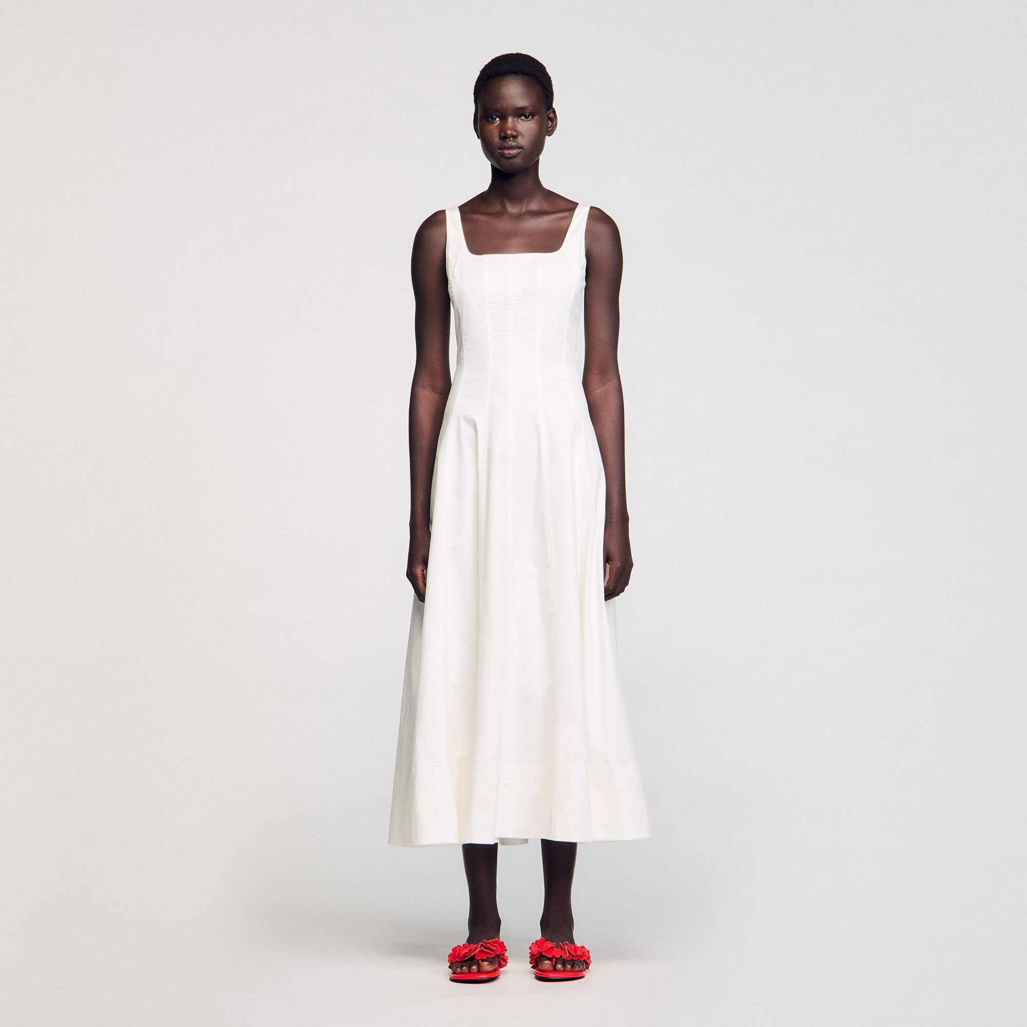 Langes ausgestelltes Kleid