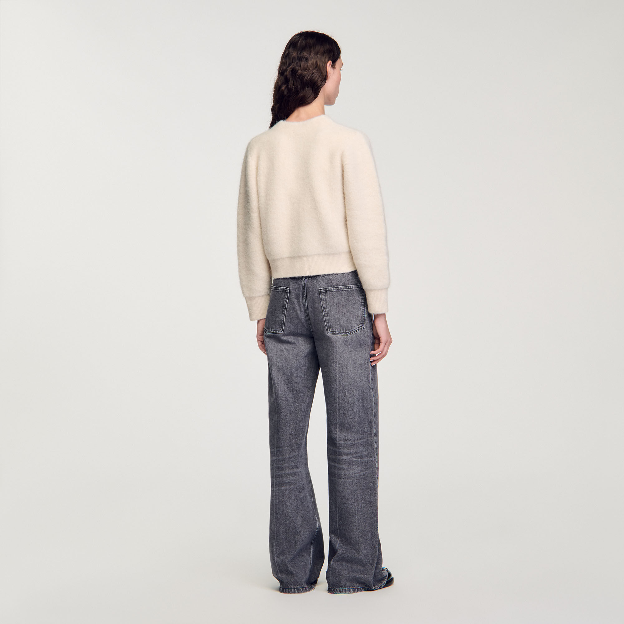 Kurzer Cardigan aus flauschigem Strick
