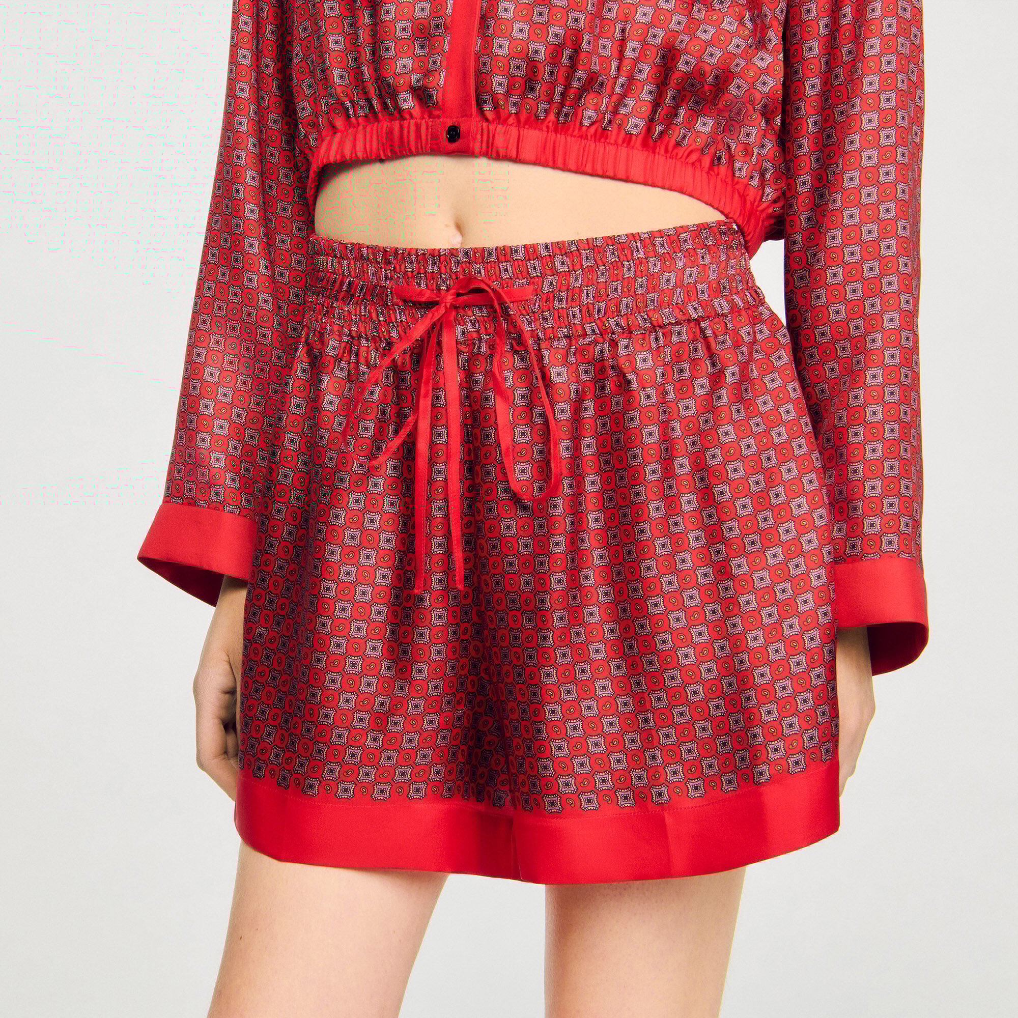 Shorts mit Tuch-Print