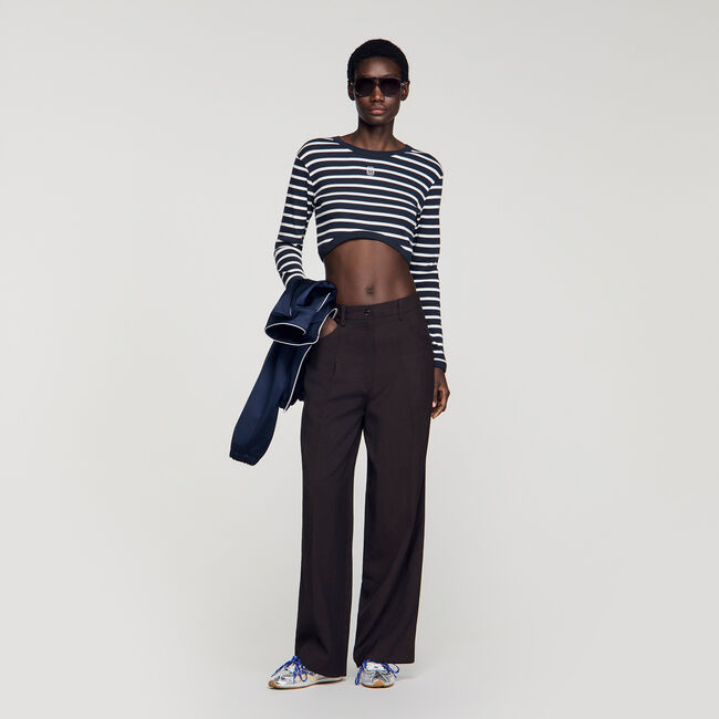 Kurzes gestreiftes Baumwoll-T-Shirt