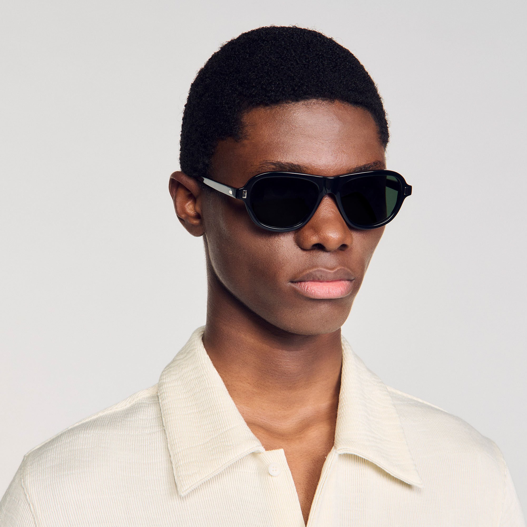 Sonnenbrille im Maskenstil