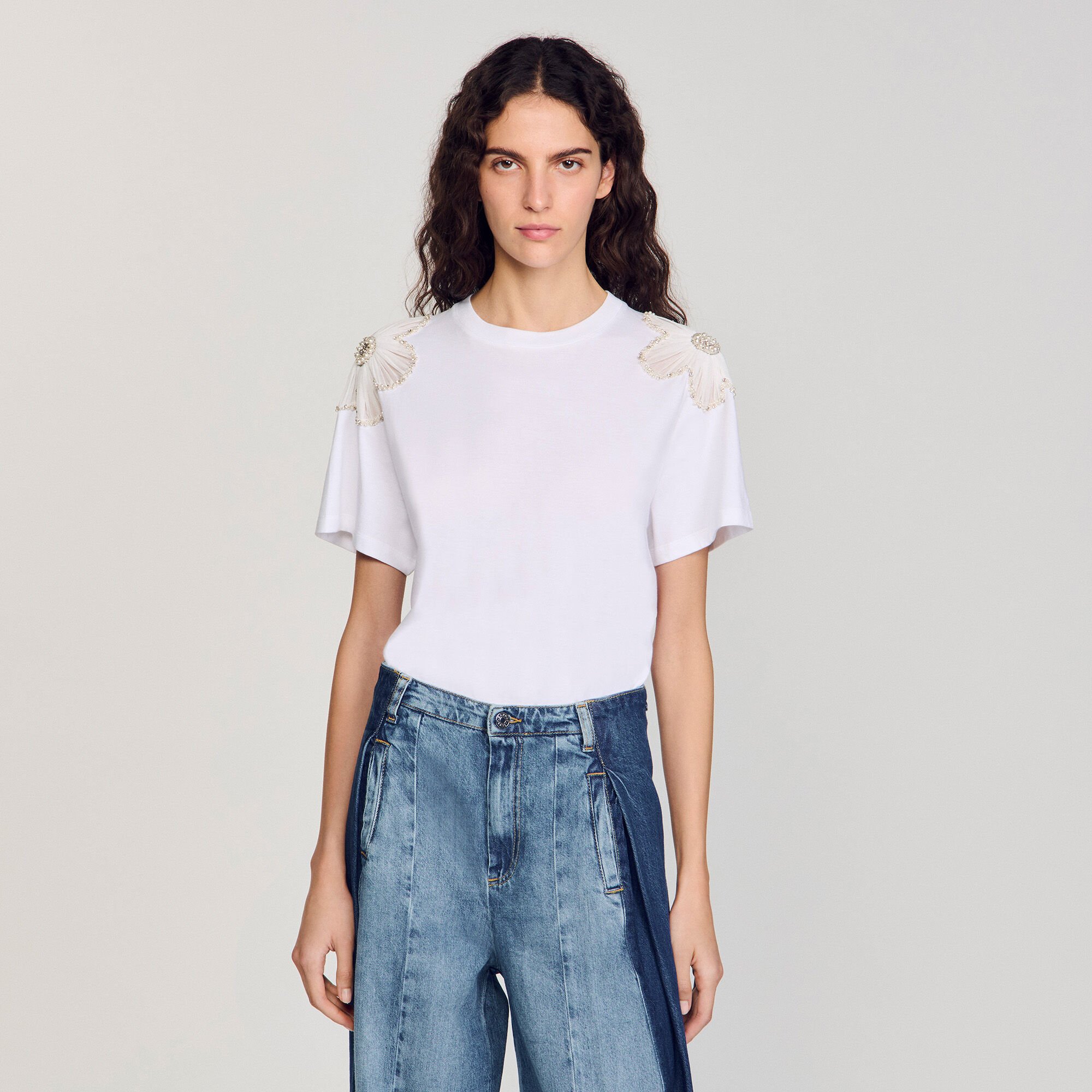 T-Shirt mit Blumenstickerei