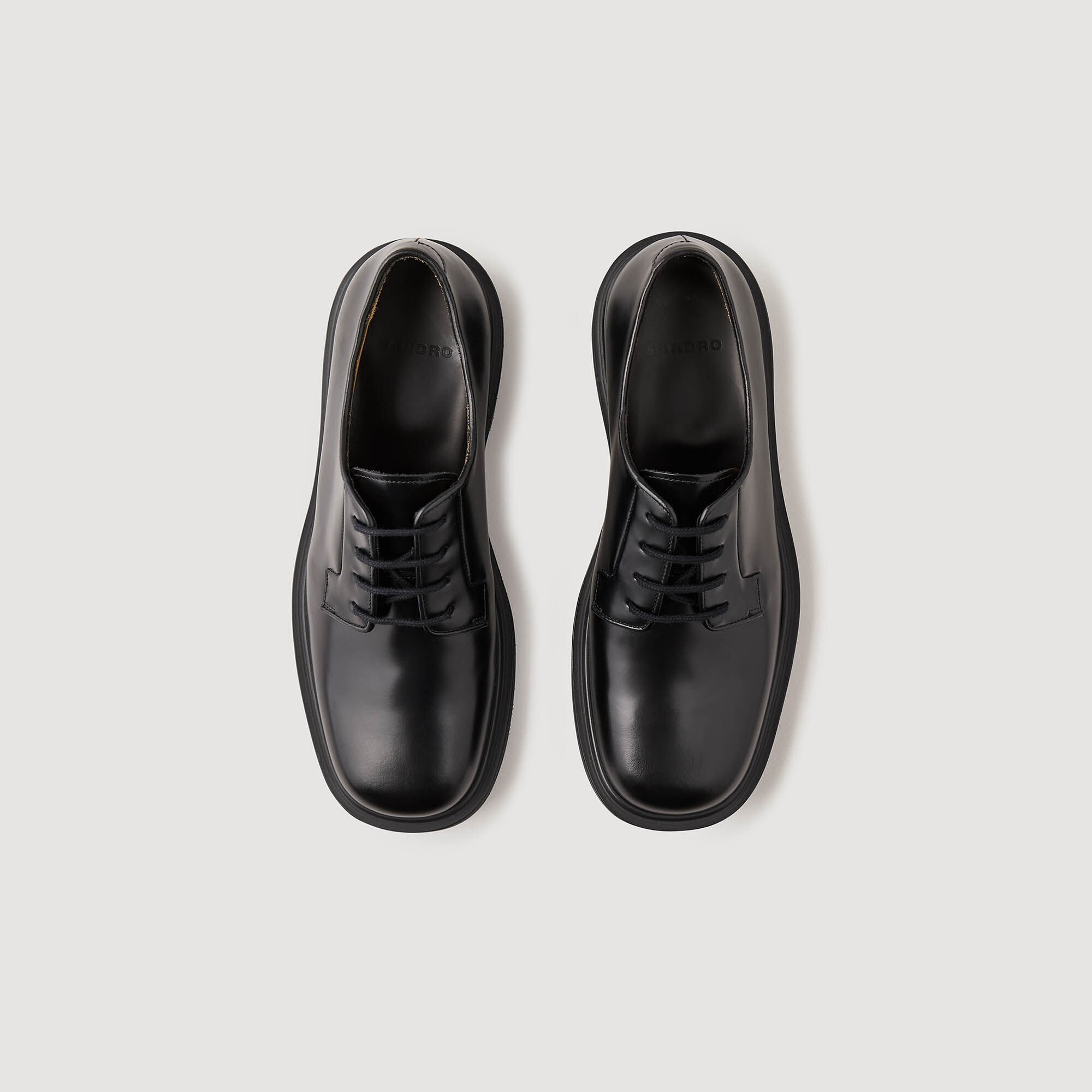 Derby-Schuhe aus glasiertem Leder