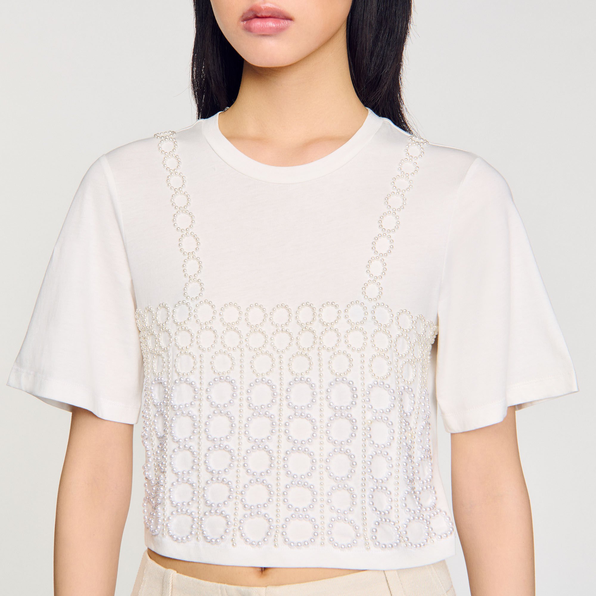 Crop-T-Shirt mit Perlenbesatz