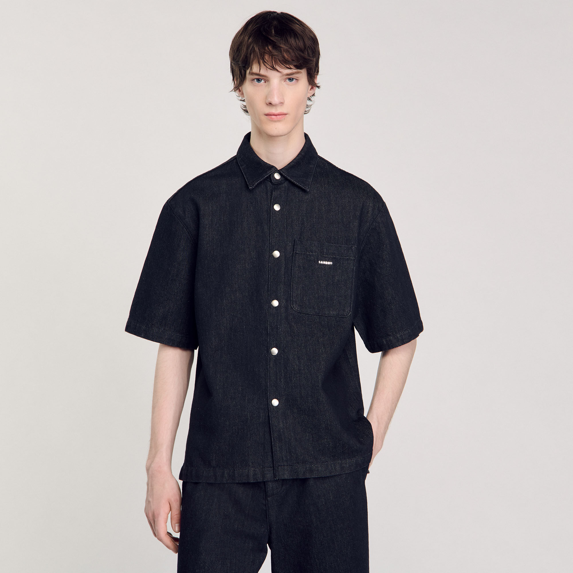 Hemd aus unbearbeitetem Denim