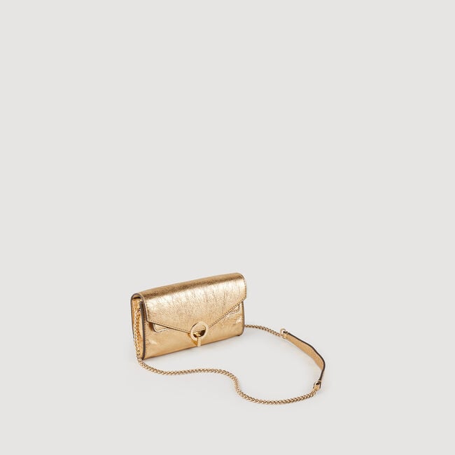 Pochette aus goldfarbenem Leder