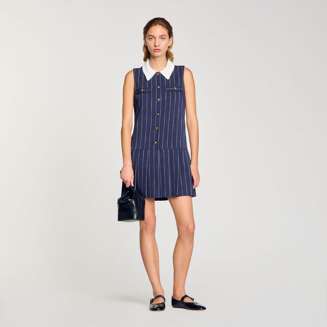 Kurzes gestreiftes Kleid