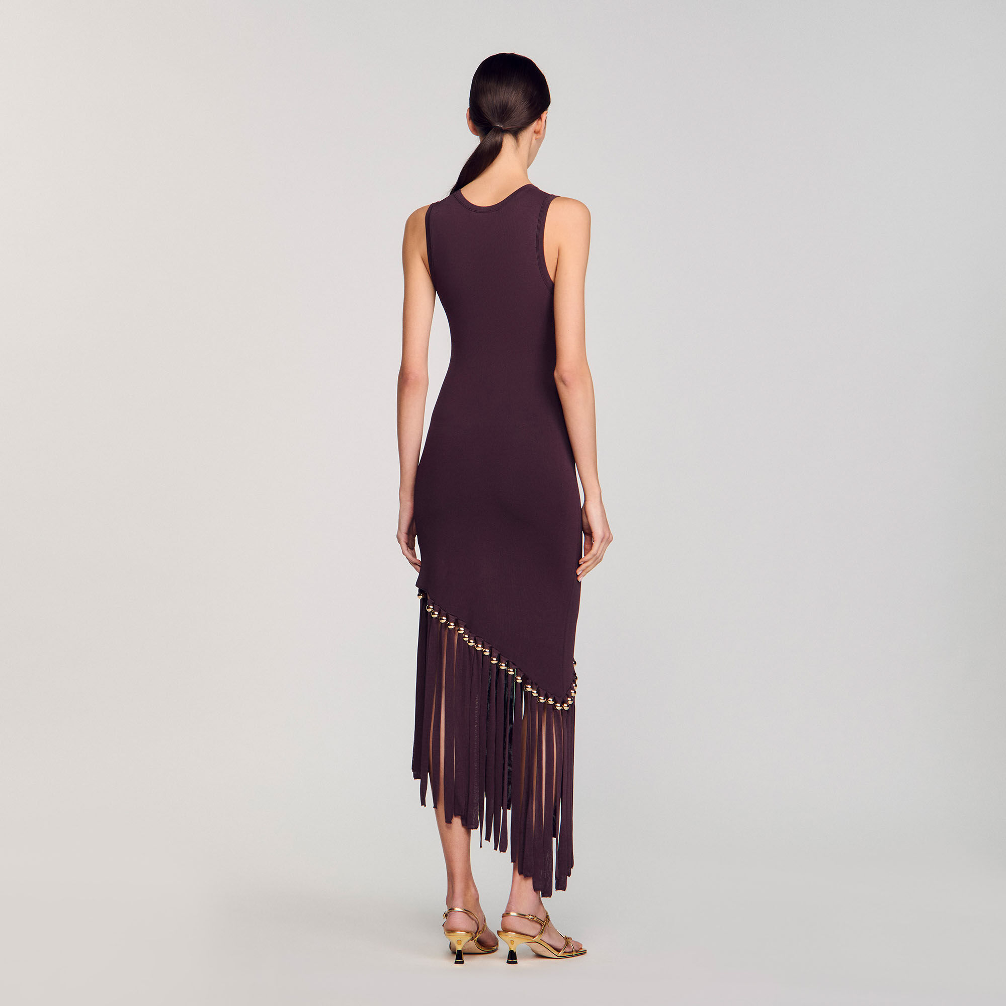 Langes Kleid mit Fransen und Perlen