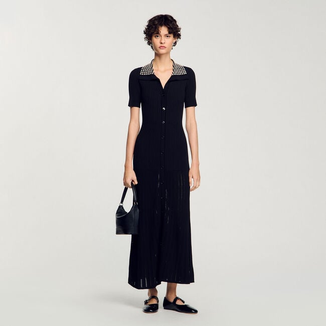 Langes Strickkleid mit Nieten
