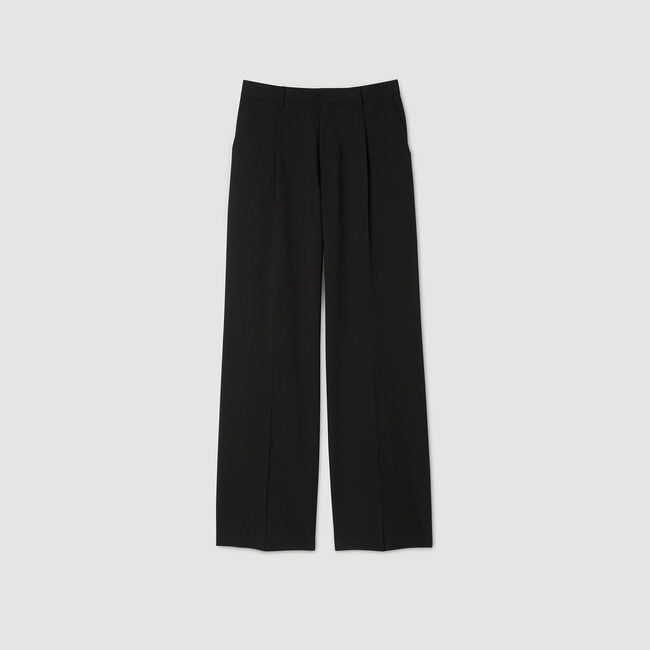 Weite Hose mit Bügelfalten