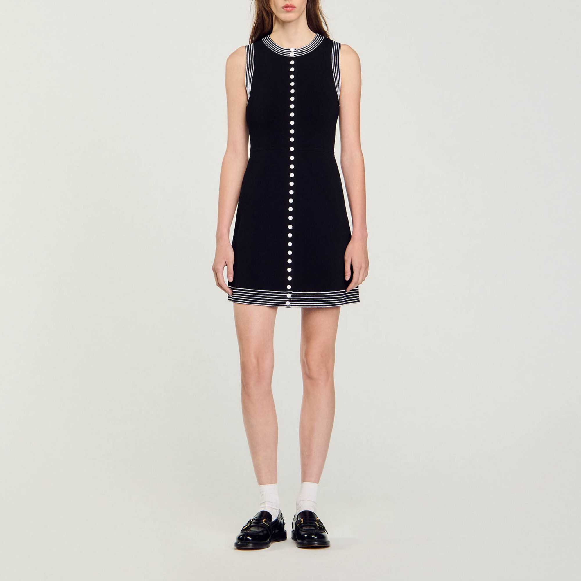 Kurzes gekn&ouml;pftes Kleid - Damen | Sandro