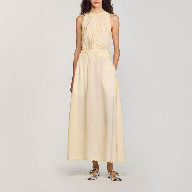 Langes Kleid mit Spitzendetails