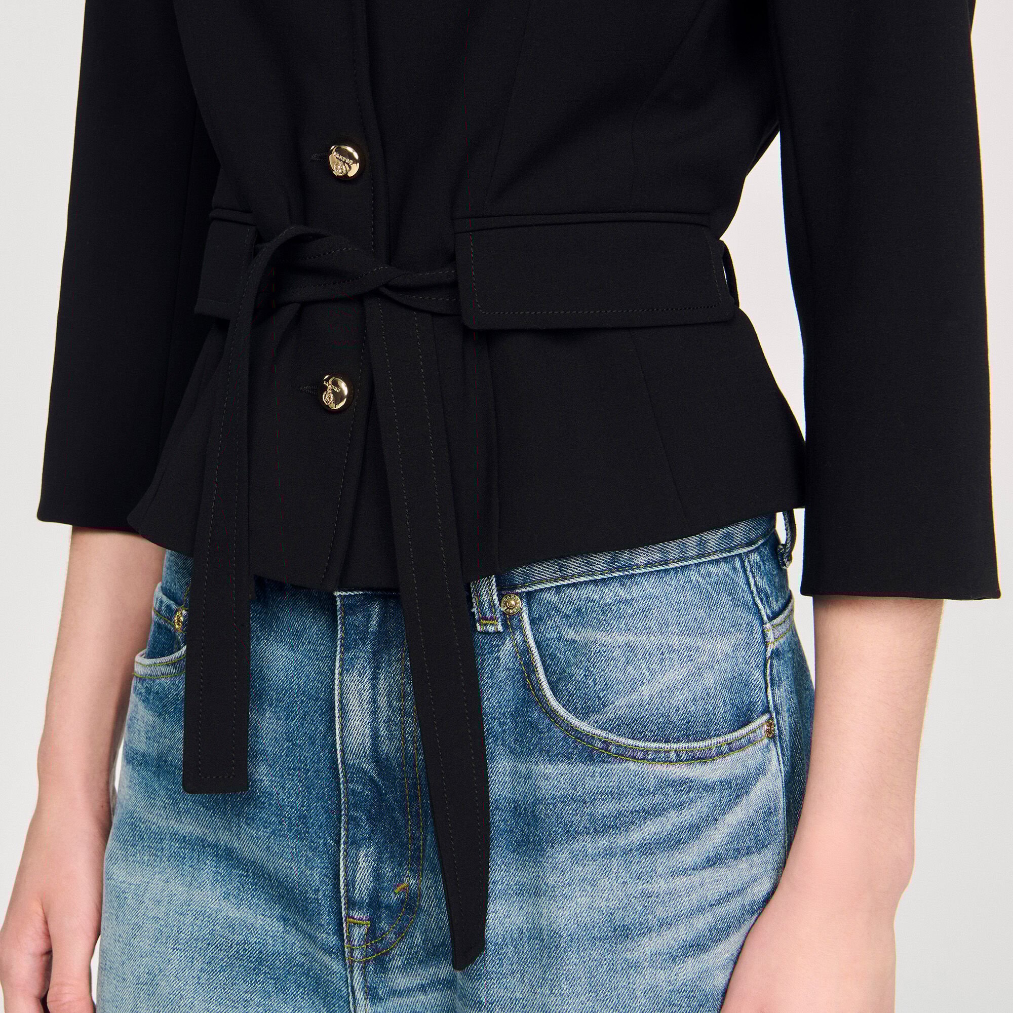 Kurzer taillierter Blazer