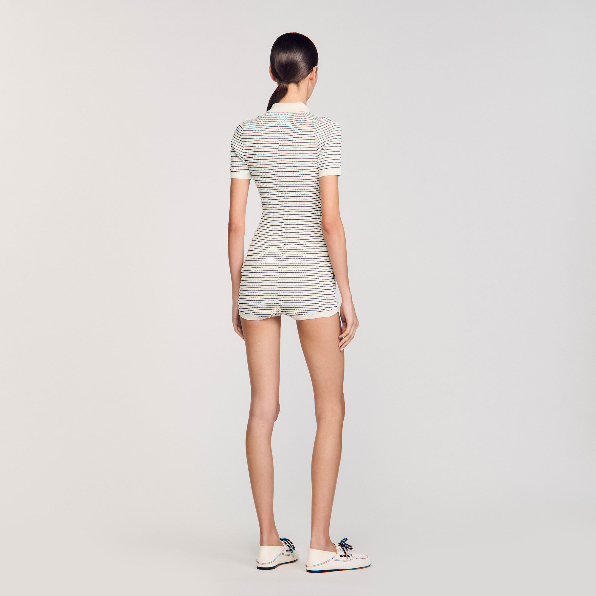 Mini-Overall aus gestreiftem Strick