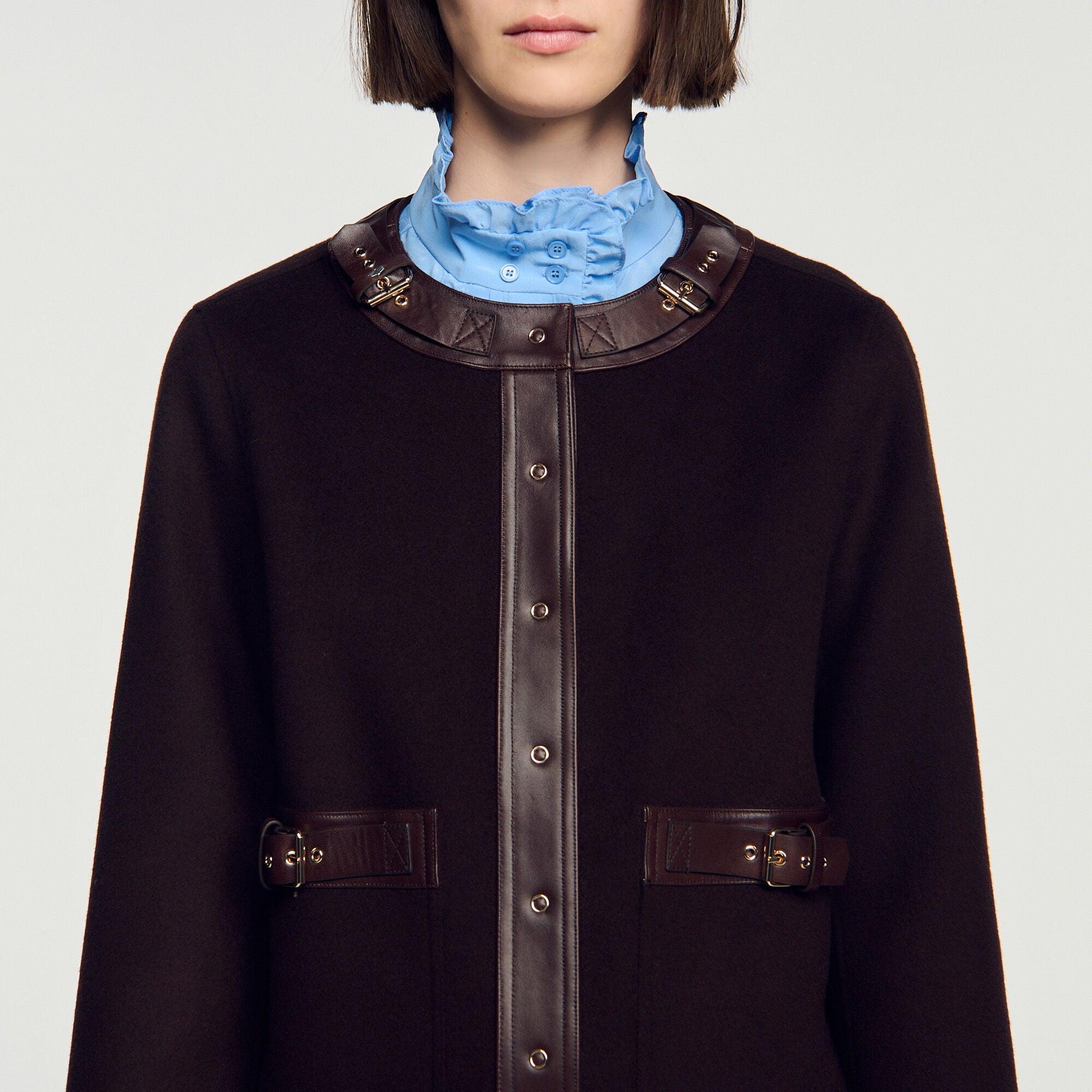 Kurzer Mantel mit Lederdetails - Damen | Sandro