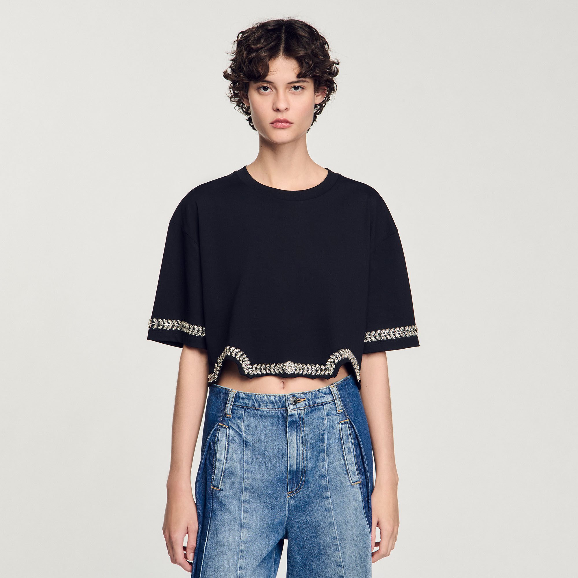Kurzes T-Shirt mit Strass