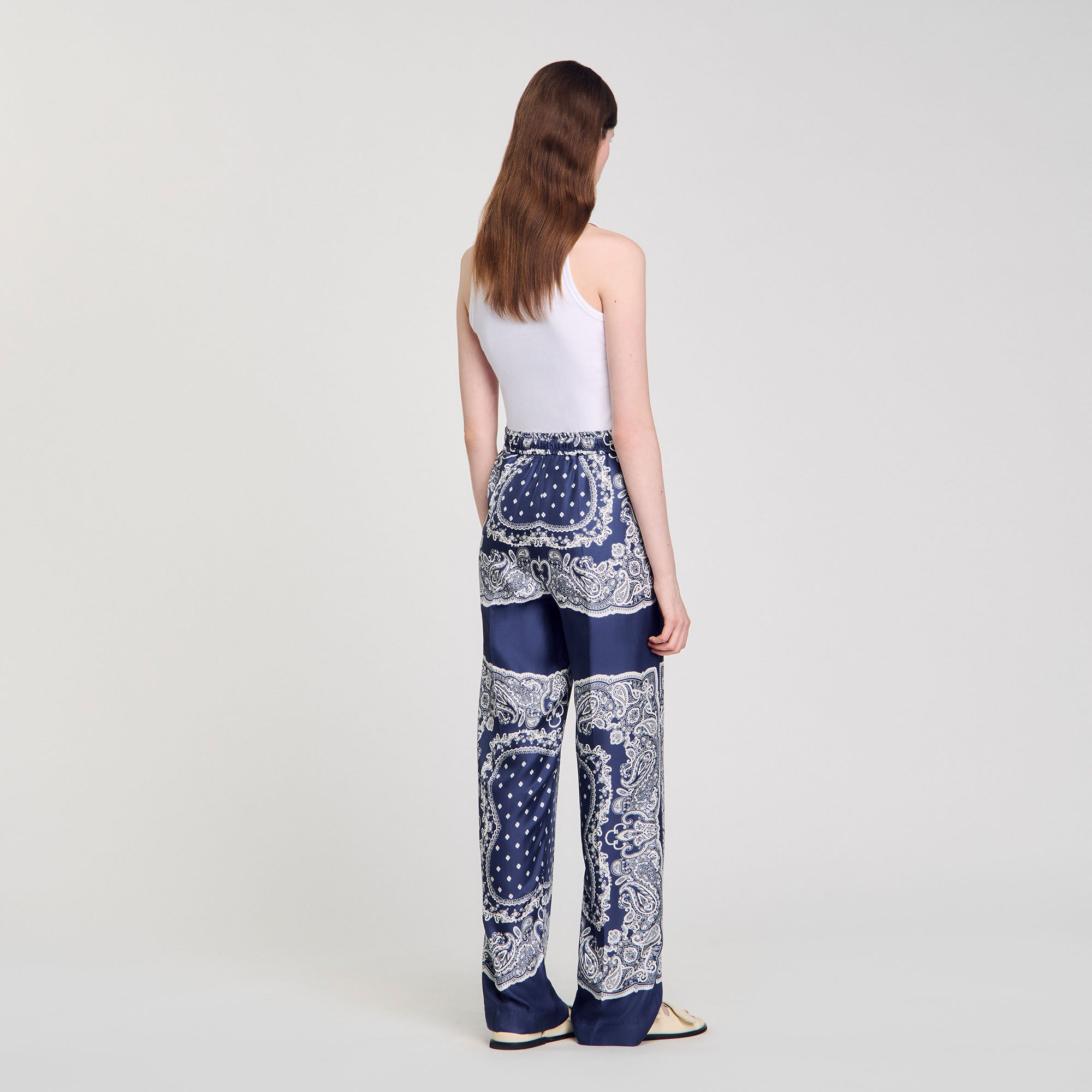 Fließende Hose mit Bandana-Print