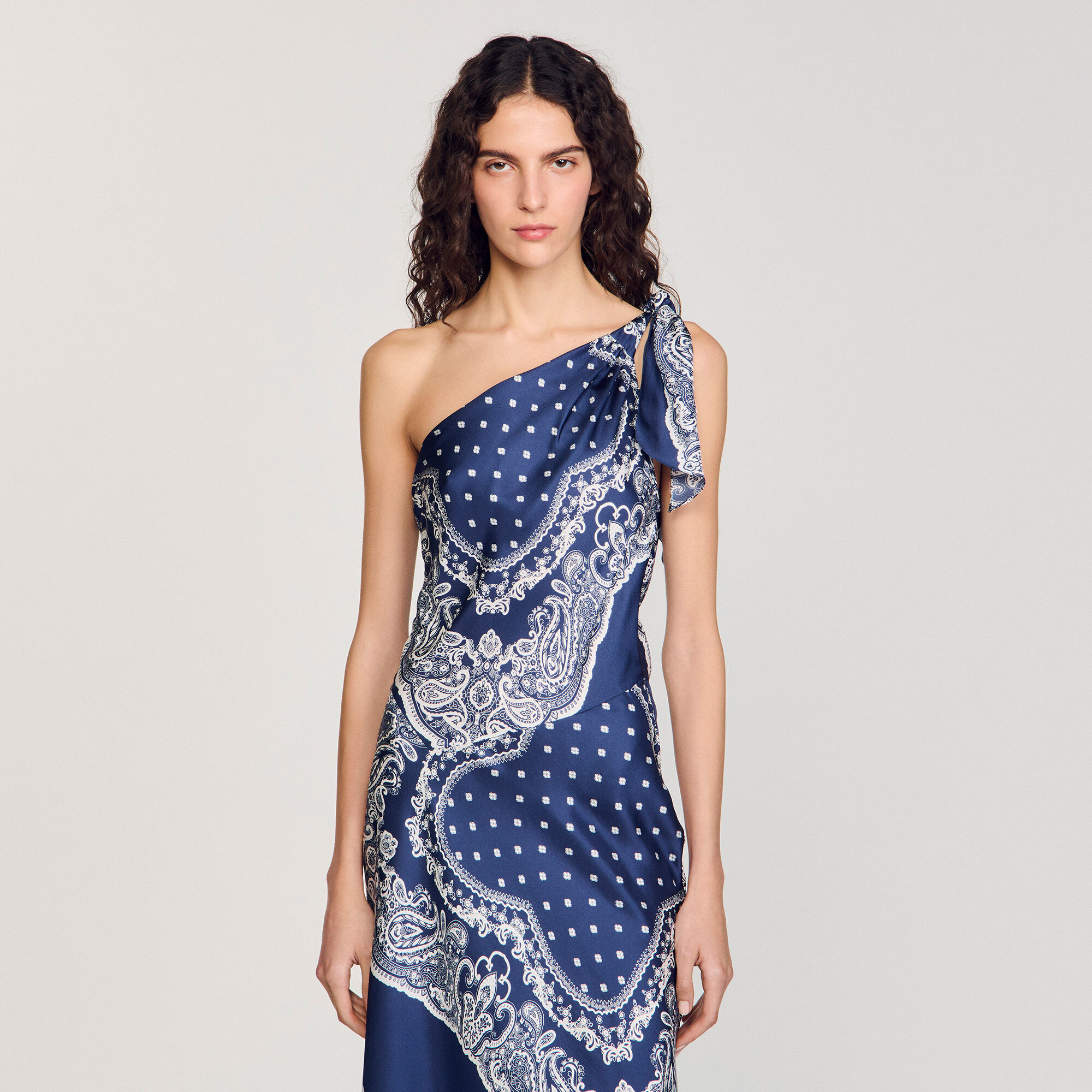 Langes Kleid mit Bandana-Muster
