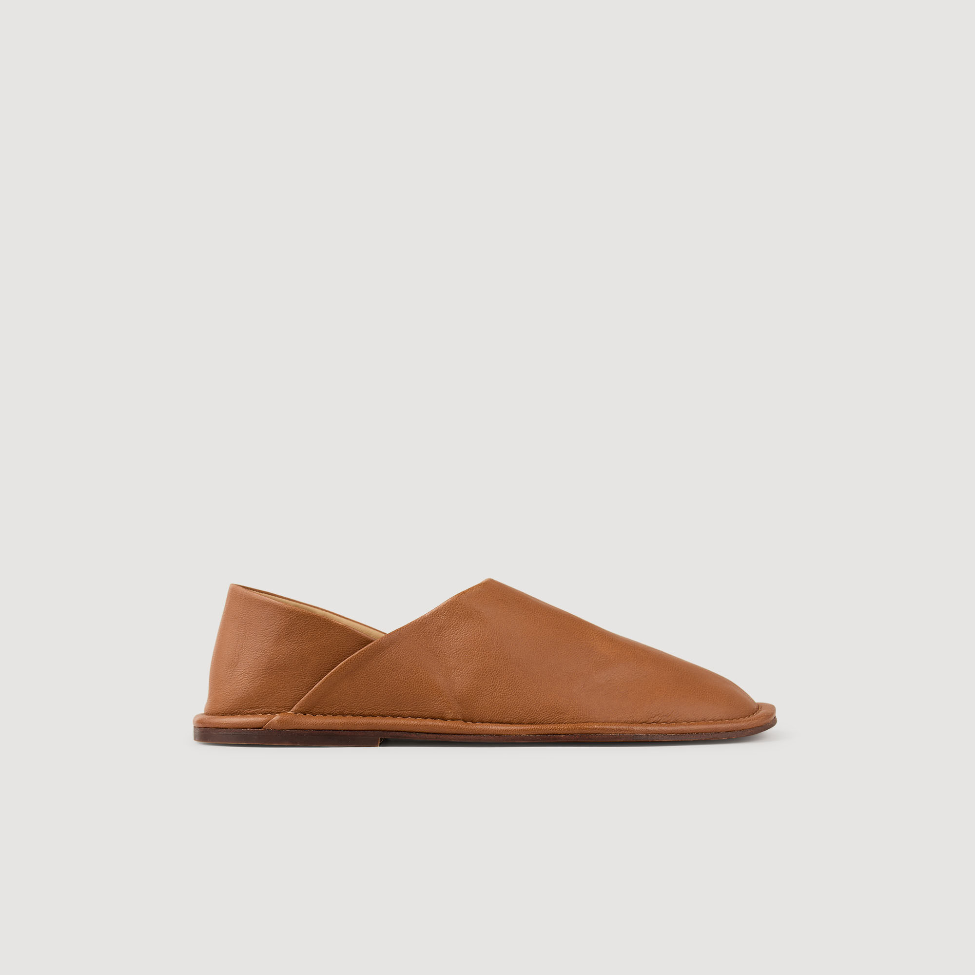Hausschuhe aus genarbtem Leder