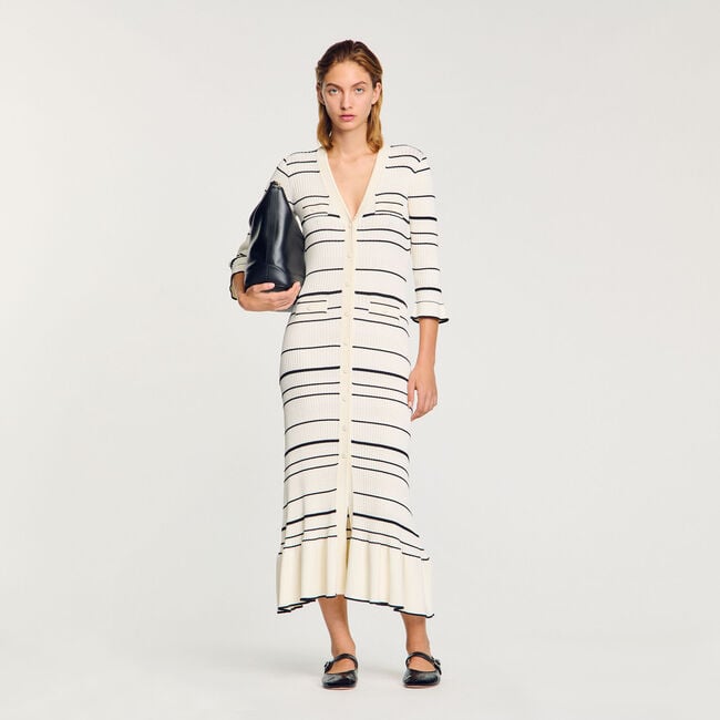Langes Strickkleid mit Streifen