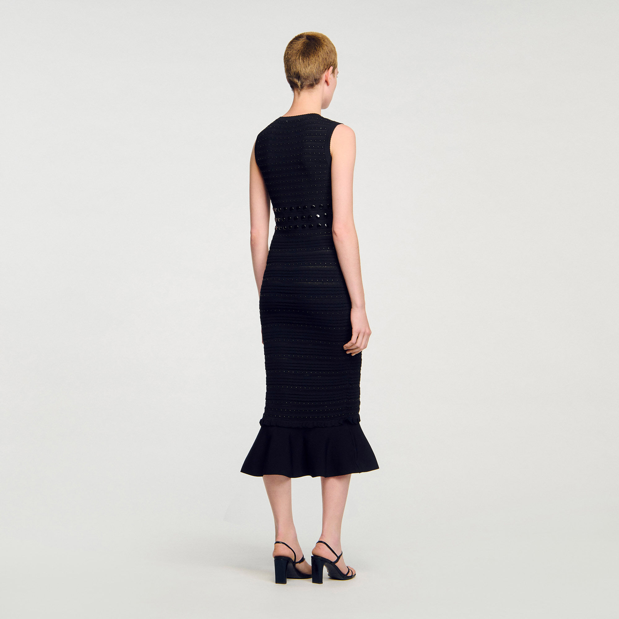Langes Strickkleid mit Nieten