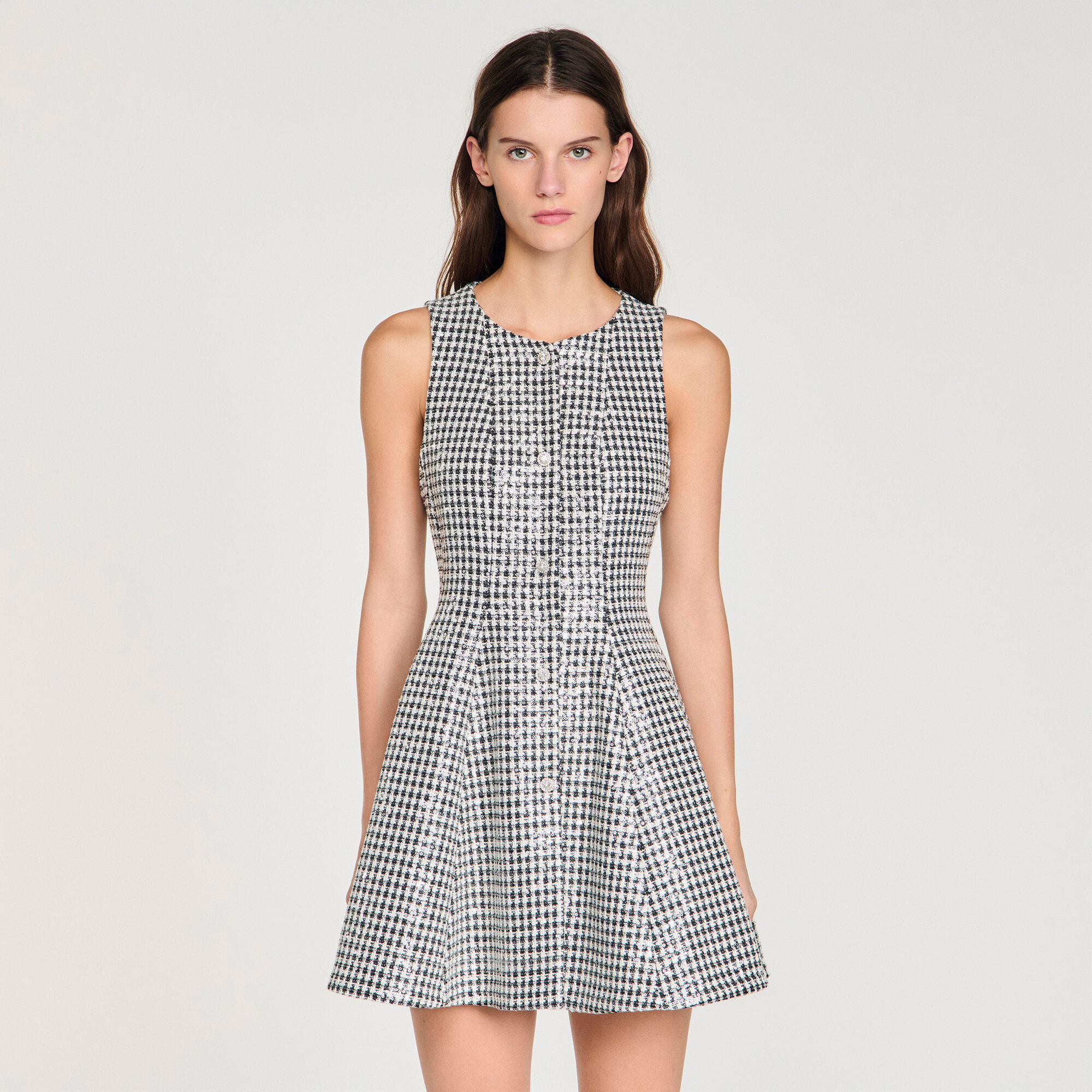 Kurzes Tweedkleid mit Pailletten