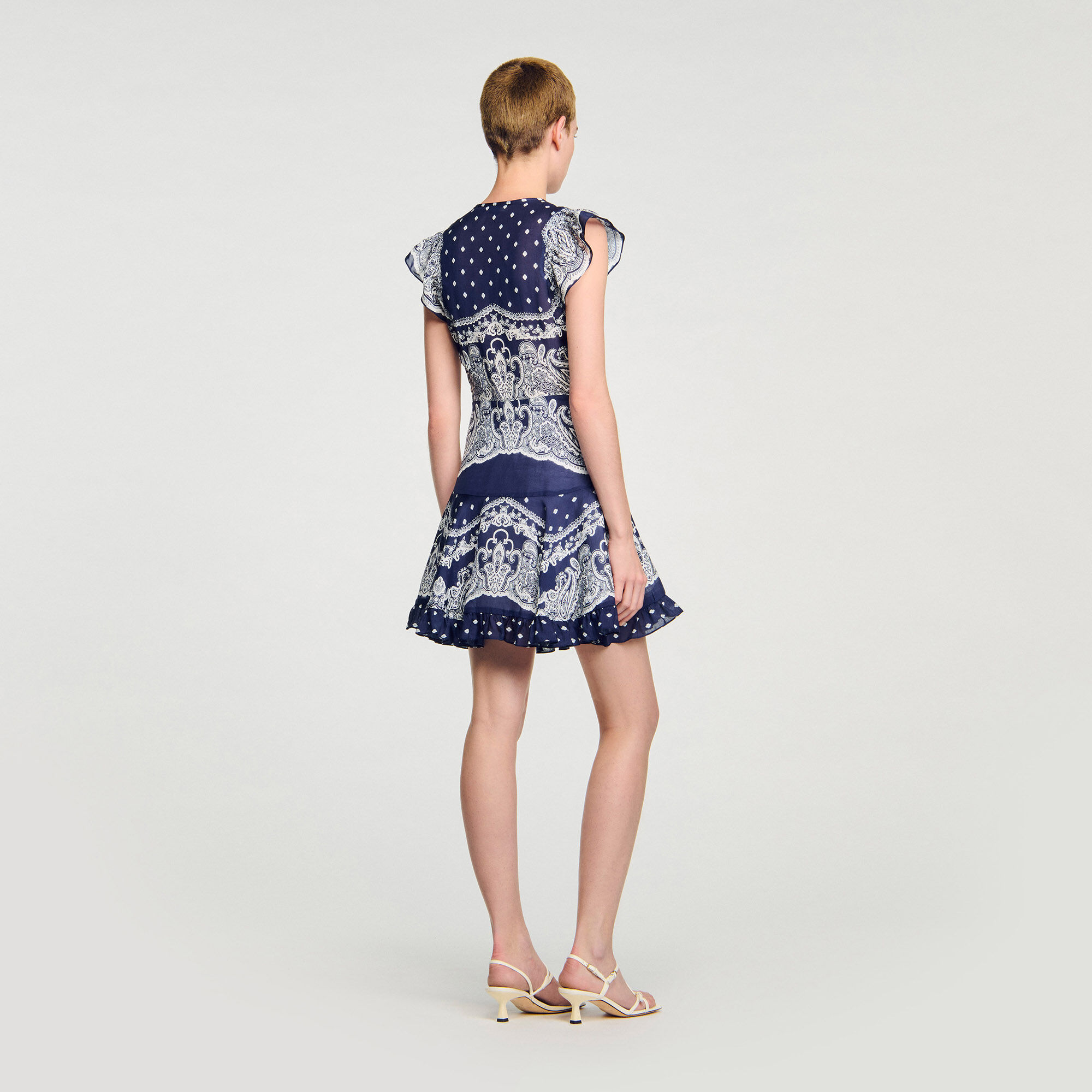 Kurzes Kleid mit Bandana-Print