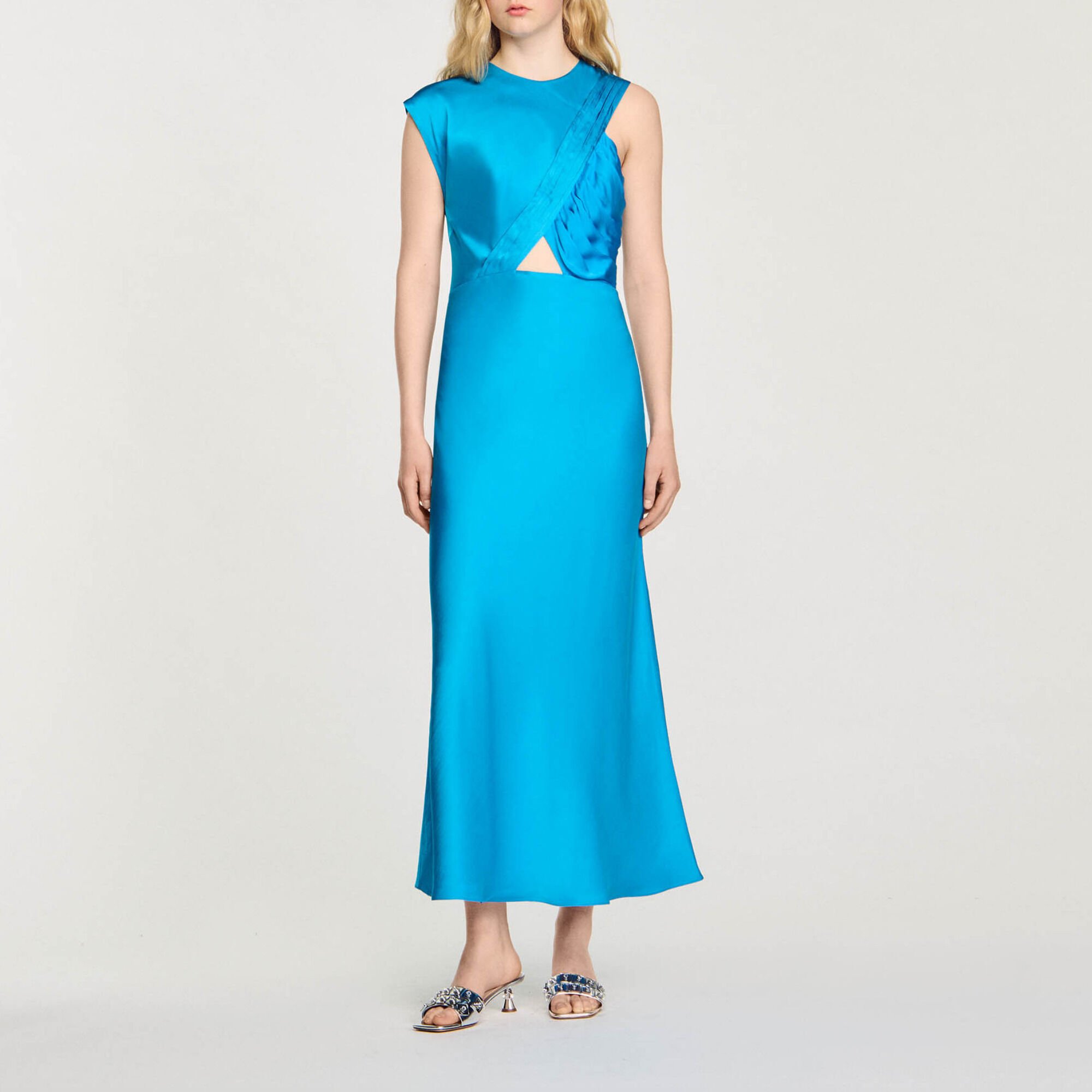 Langes drapiertes Kleid