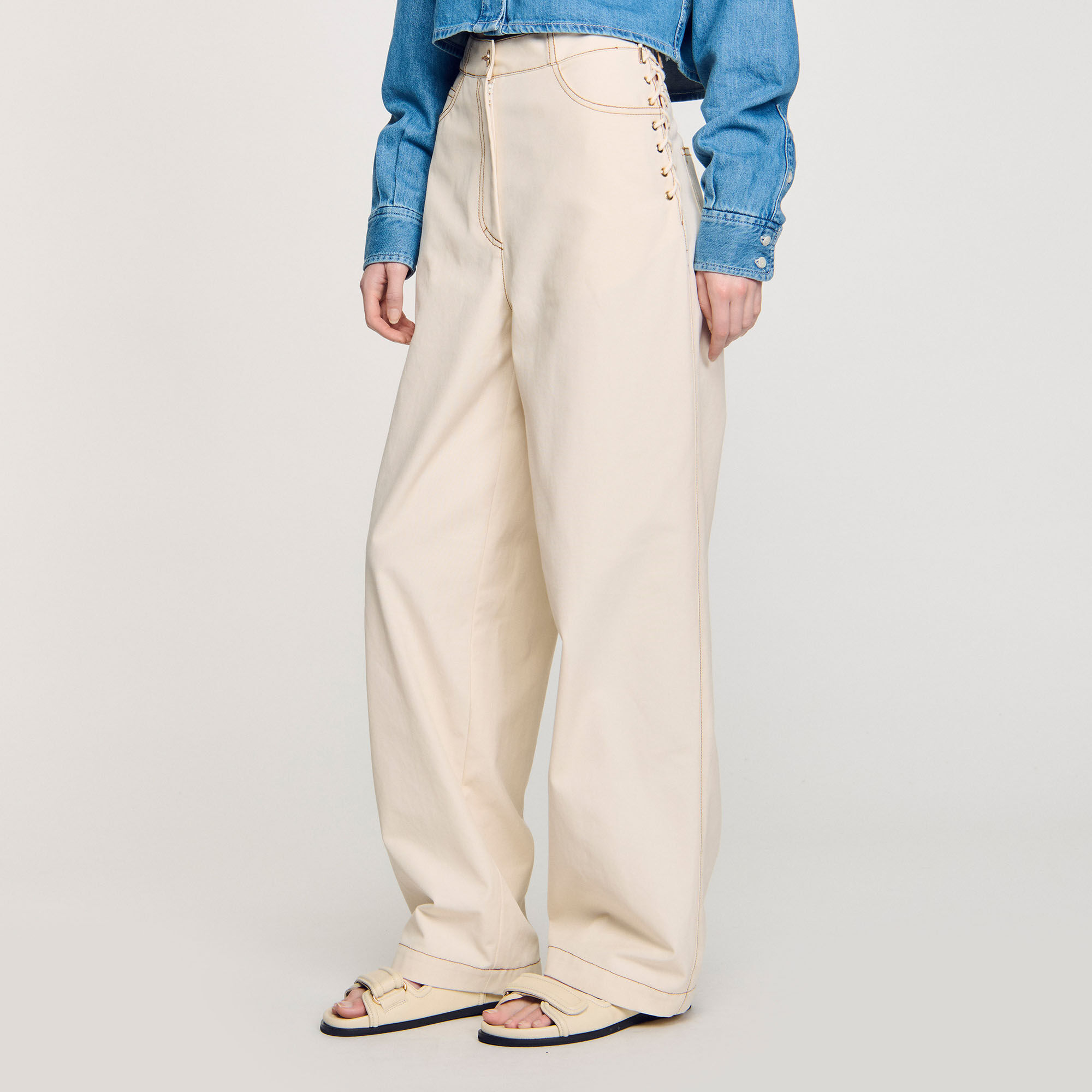 Jeans mit Schnürbändern