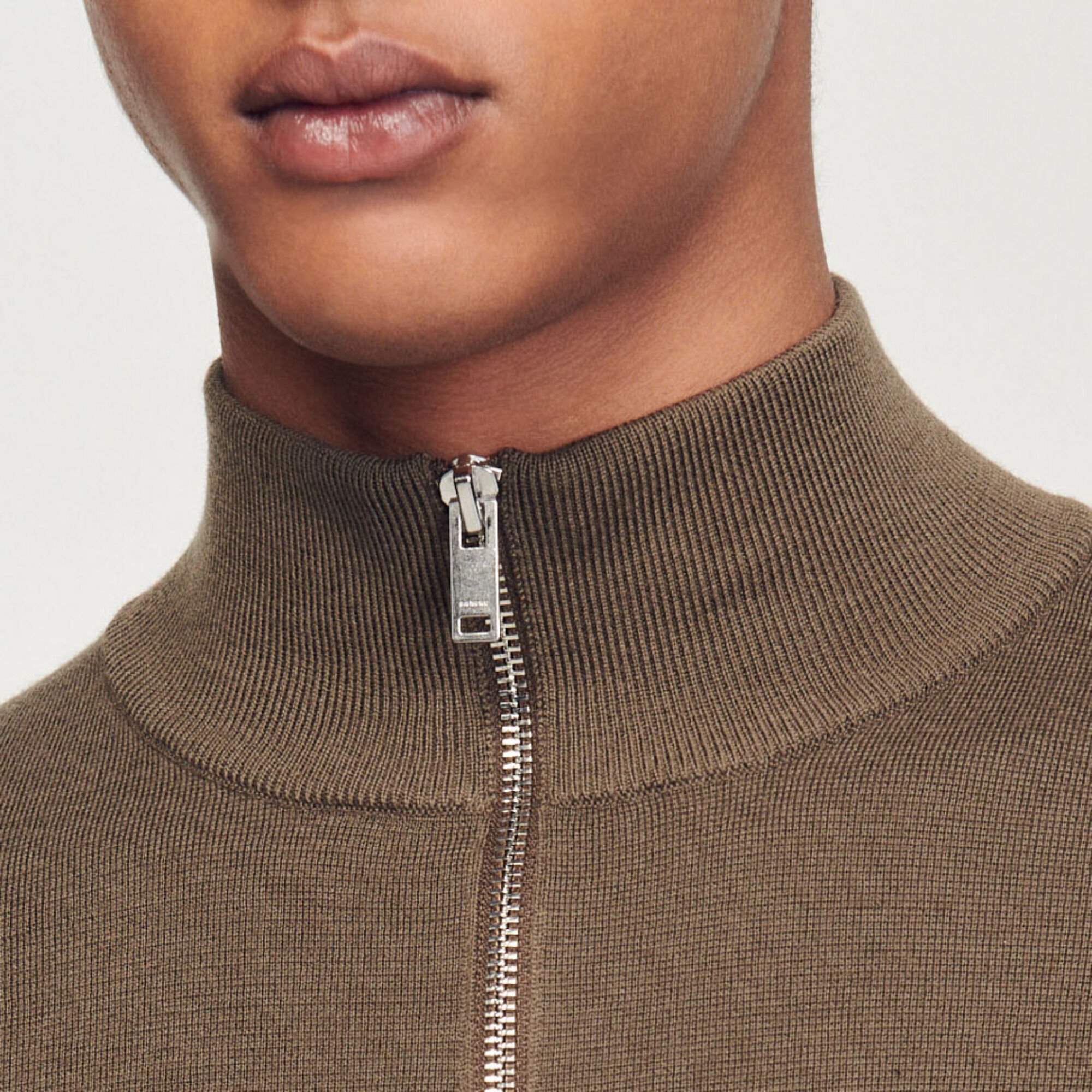 Wollpullover mit Reißverschlusskragen