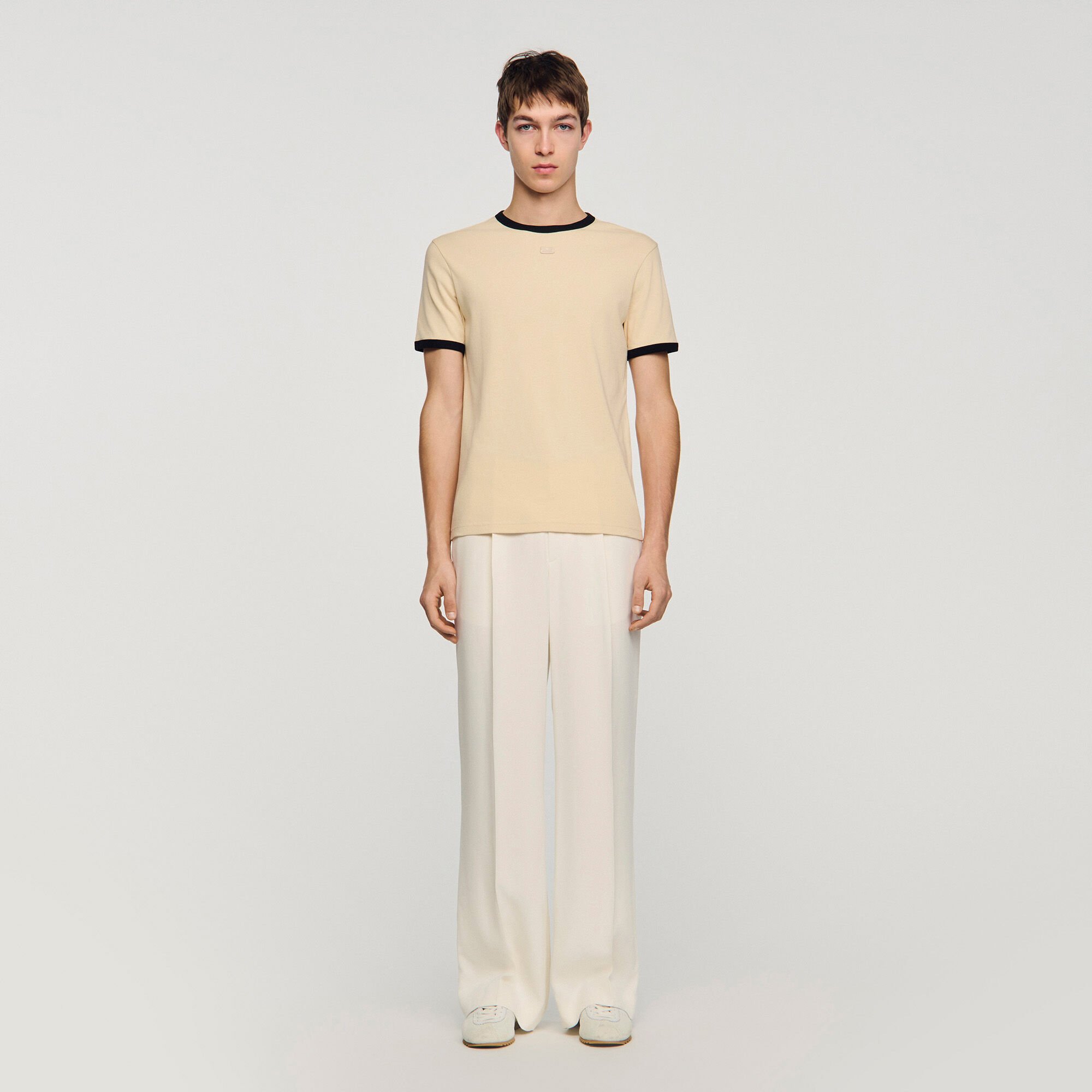 Zweifarbiges T-Shirt mit Patch