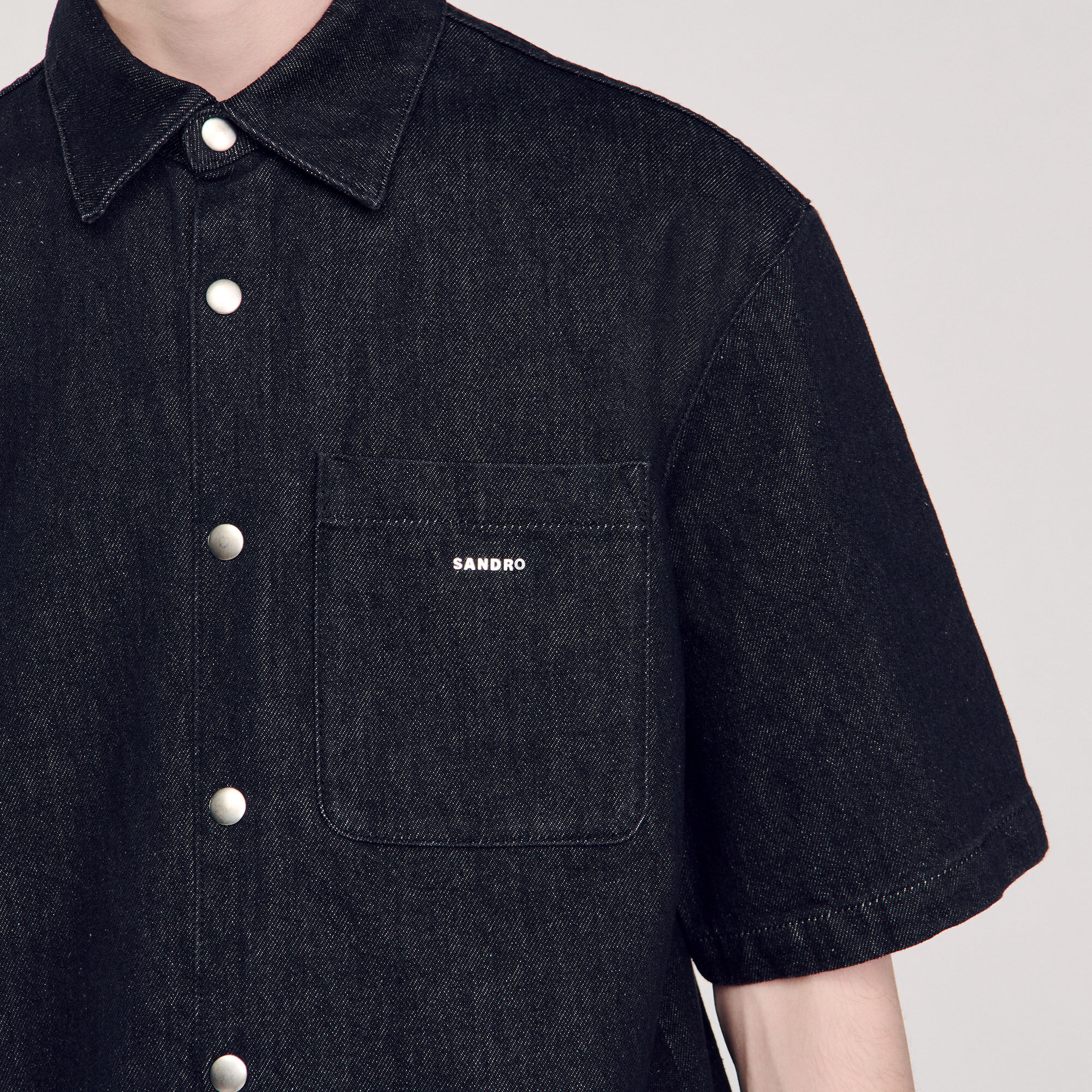 Hemd aus unbearbeitetem Denim