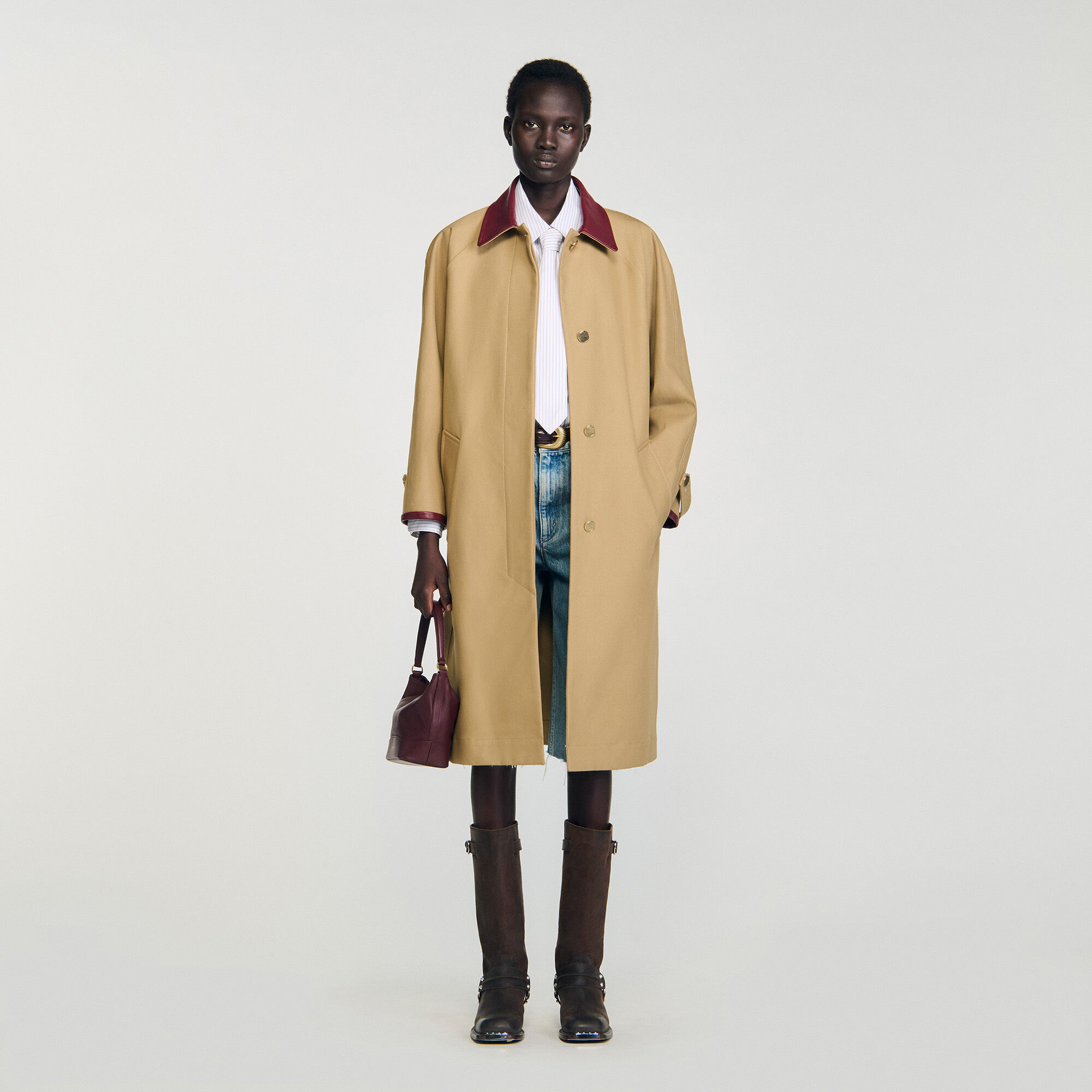Langer Trenchcoat mit Lederkragen