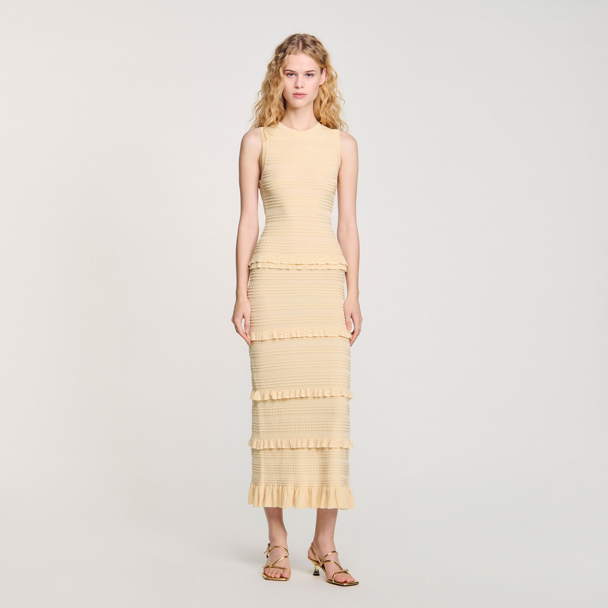 Langes Strickkleid mit Volants