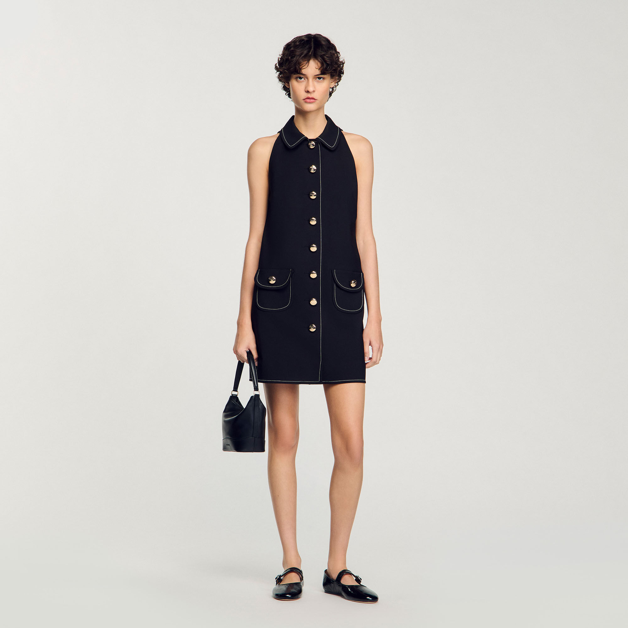 Kurzes Kleid mit Bubikragen