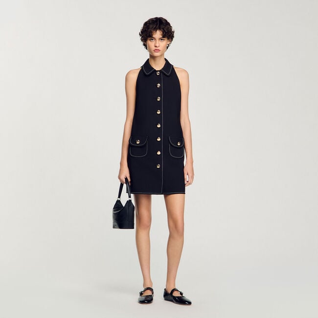 Kurzes Kleid mit Bubikragen
