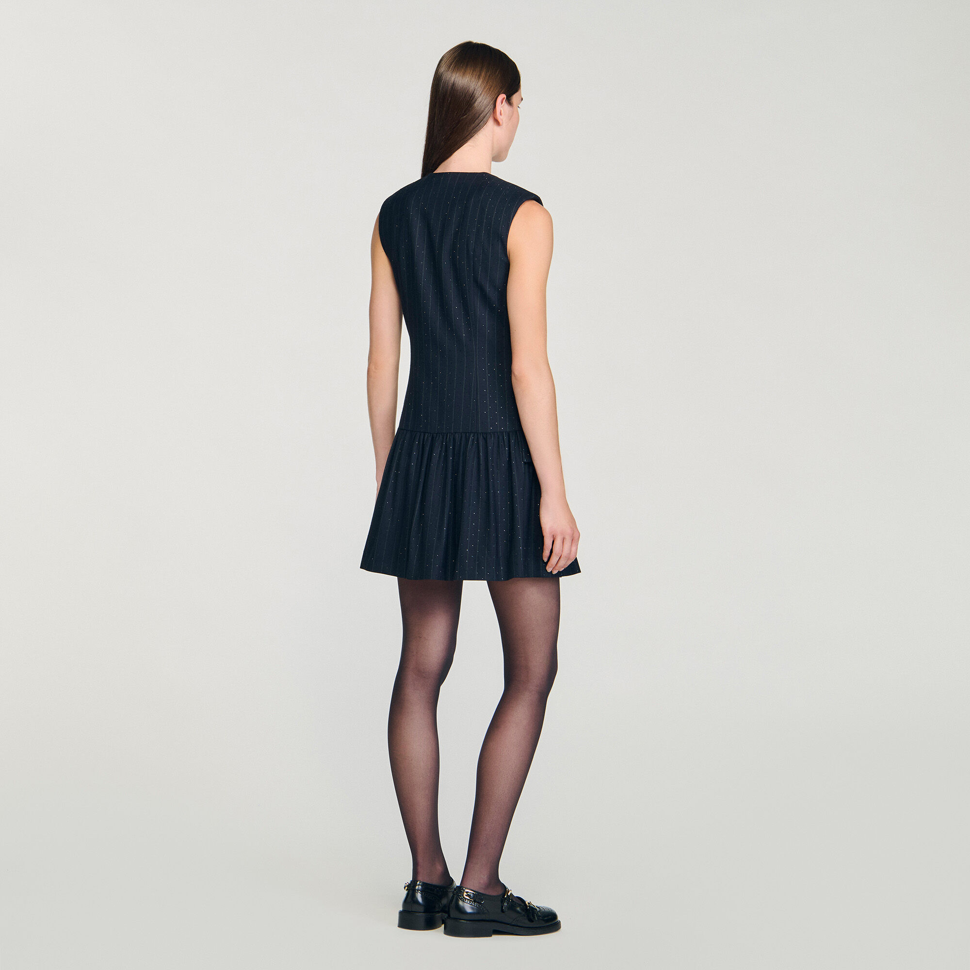Kurzes Anzugkleid mit Strass